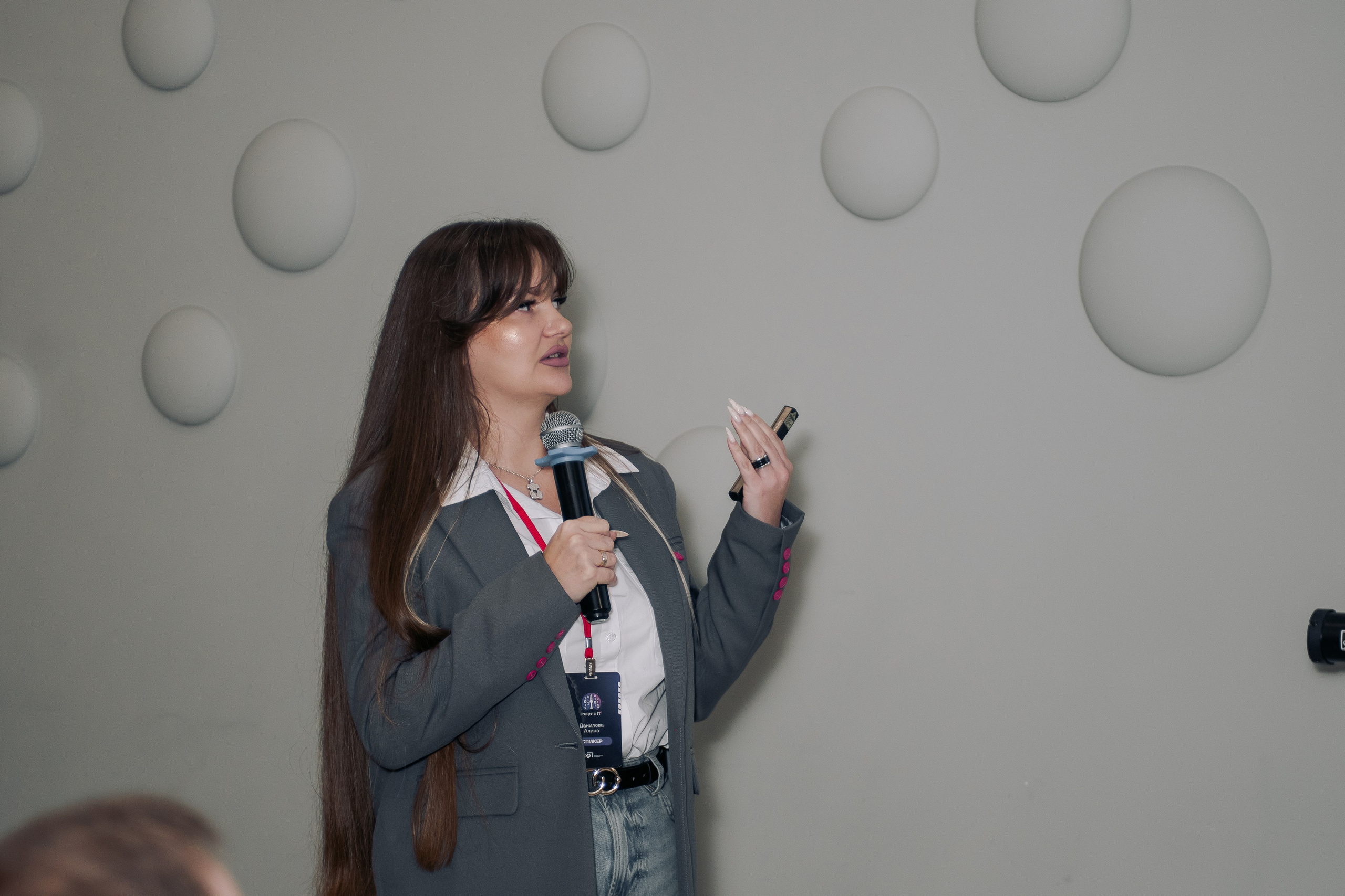 It-конференция компьютерной академии Топ. Фотограф в Твери Дементьева Анастасия