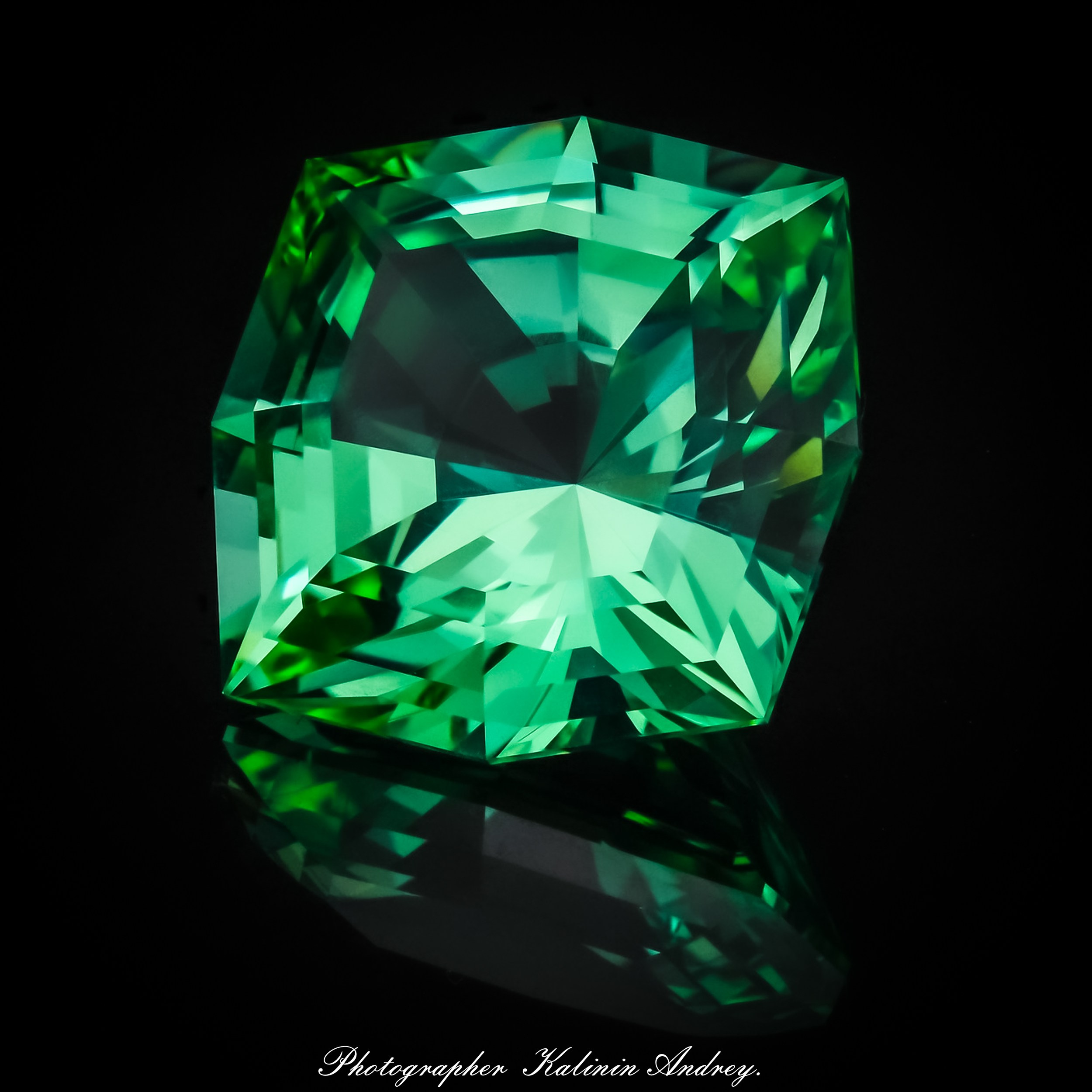 Профессиональная уникальная рекламная фотосъёмка драгоценных в Москве  тел +7 966-003-13-07. Высококачественная профессиональная рекламная фотосъёмка ювелирных украшений, драгоценных камней в Москве. Обучение, консультация