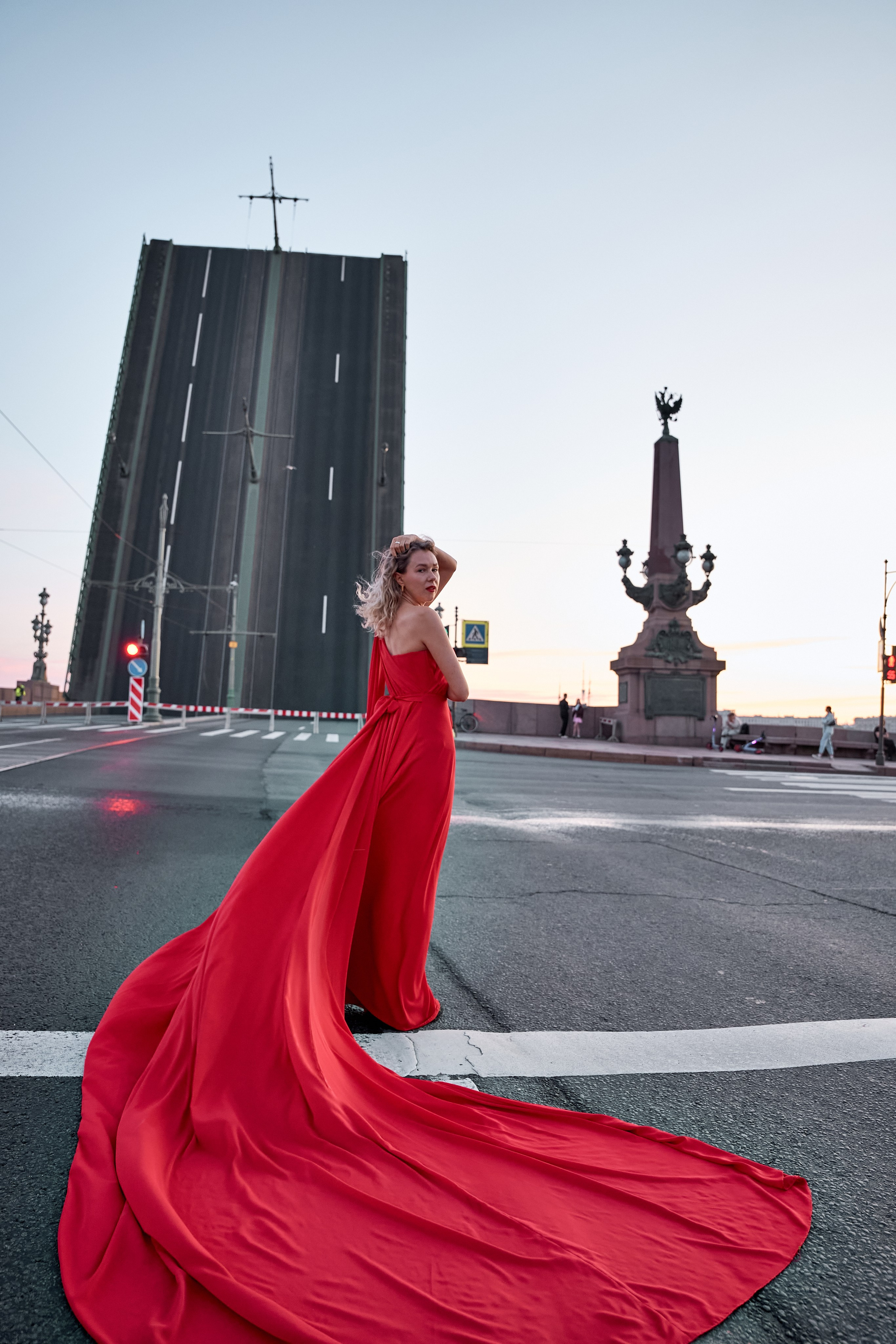 Antonina. Рассвет у Троицкого моста✨. Фотограф Natalya Litvinova