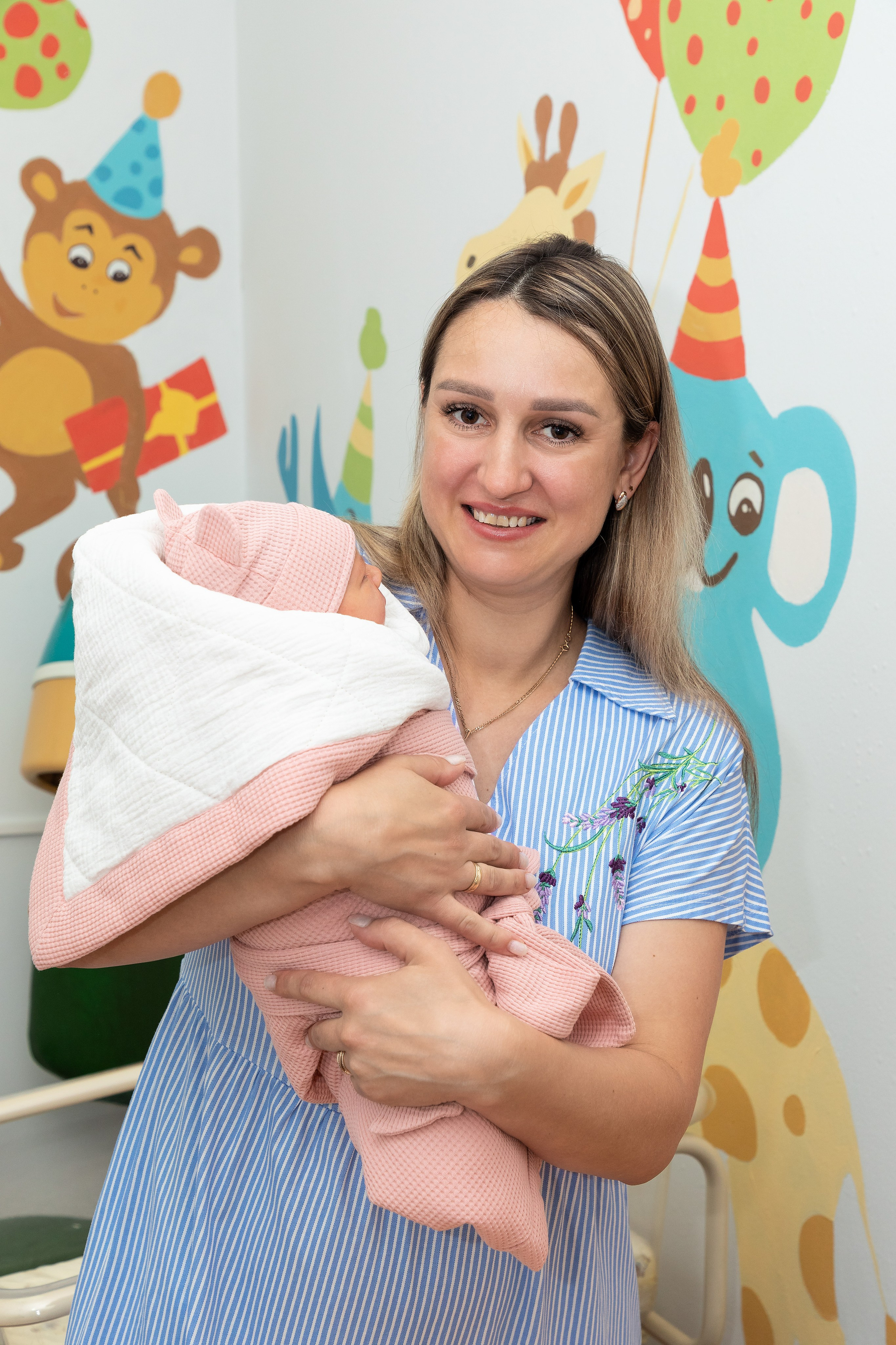 Выписка из роддома. Свадебный, семейный, школьный Фотограф и видеограф Худаноговы Александр и Ирина г. Зеленогорск, Красноярск