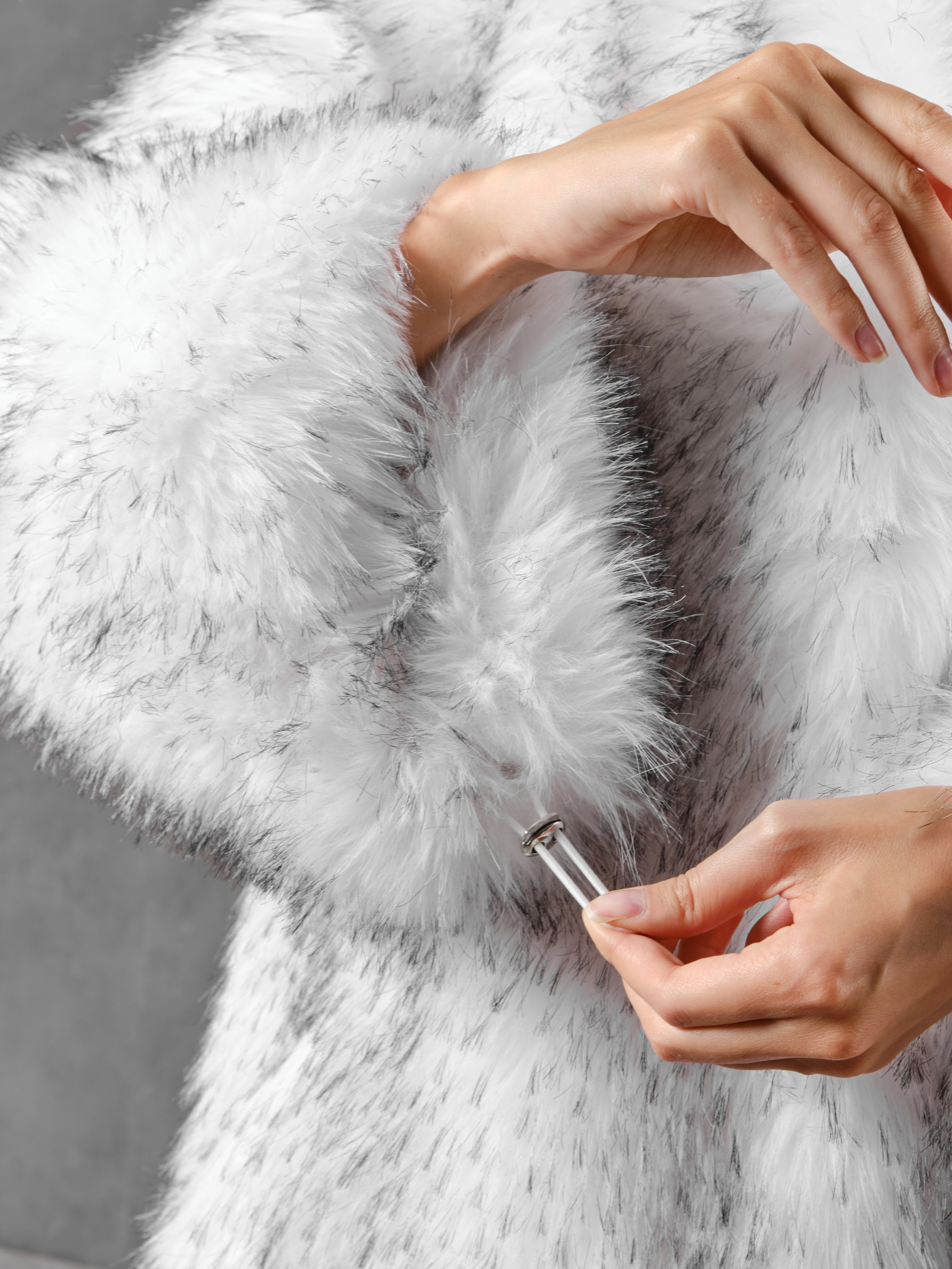 Шубы на сером фоне. Фотостудия для Wildberries Ozon