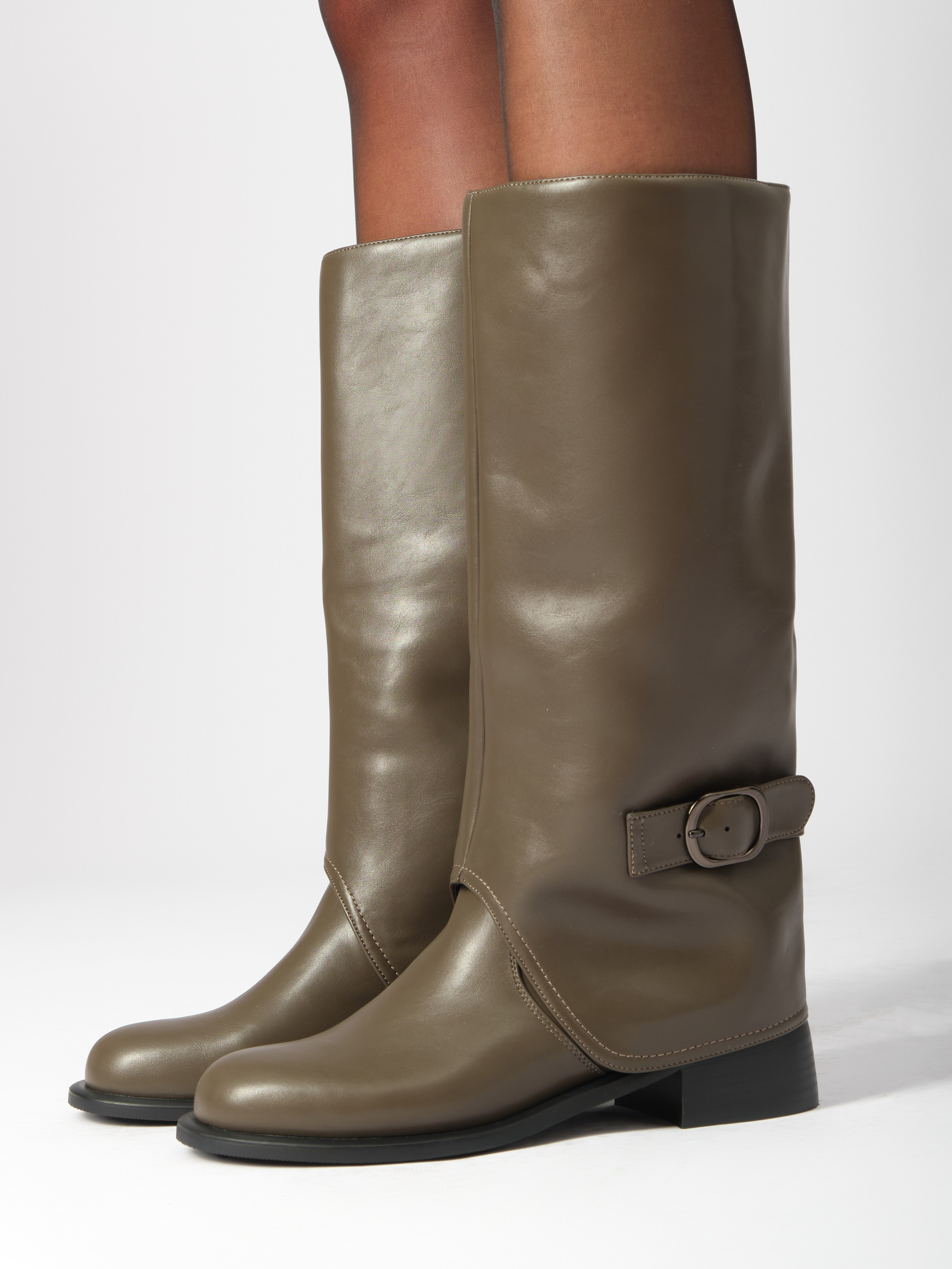 Сапоги жен. Фотостудия для Wildberries Ozon