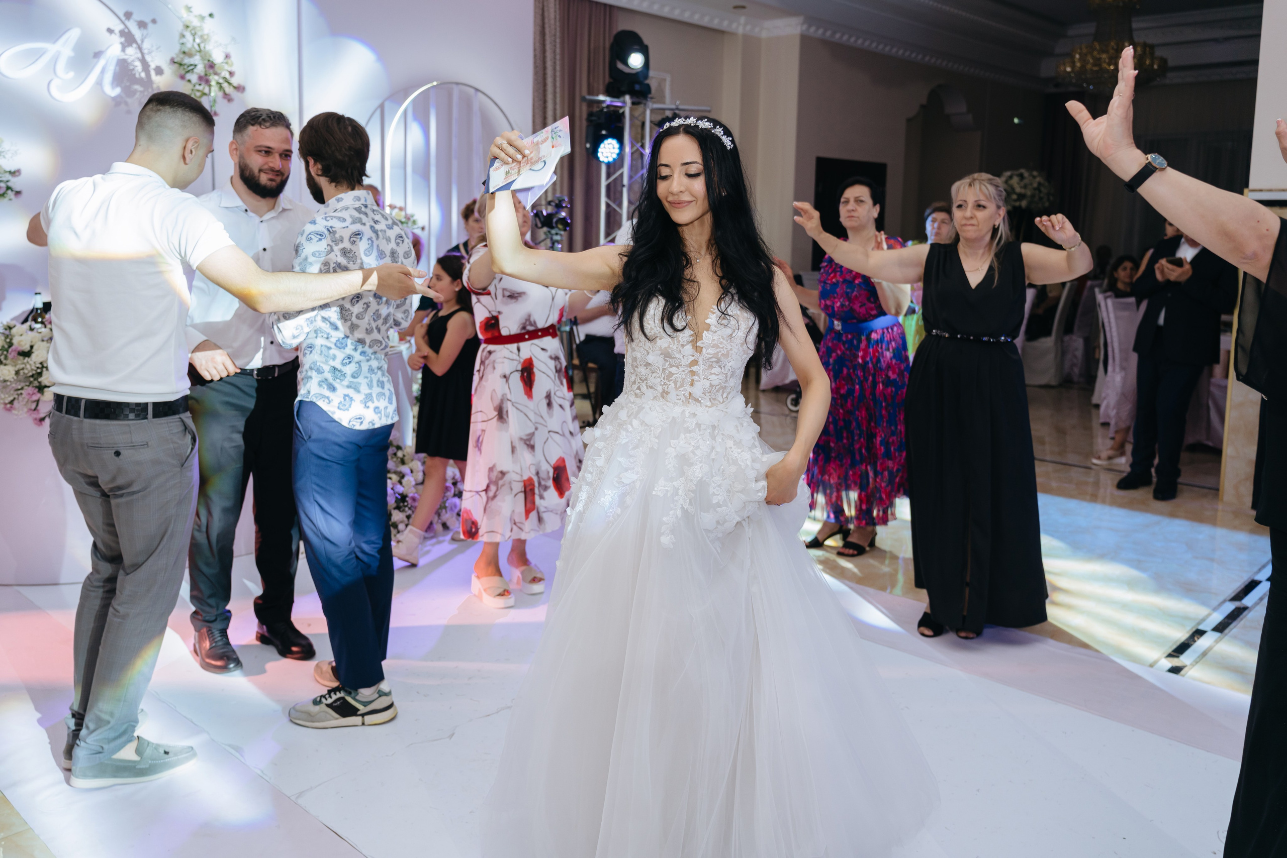 Артем и Лусине. Свадебный фотограф Красноярск Вязьминова Мария