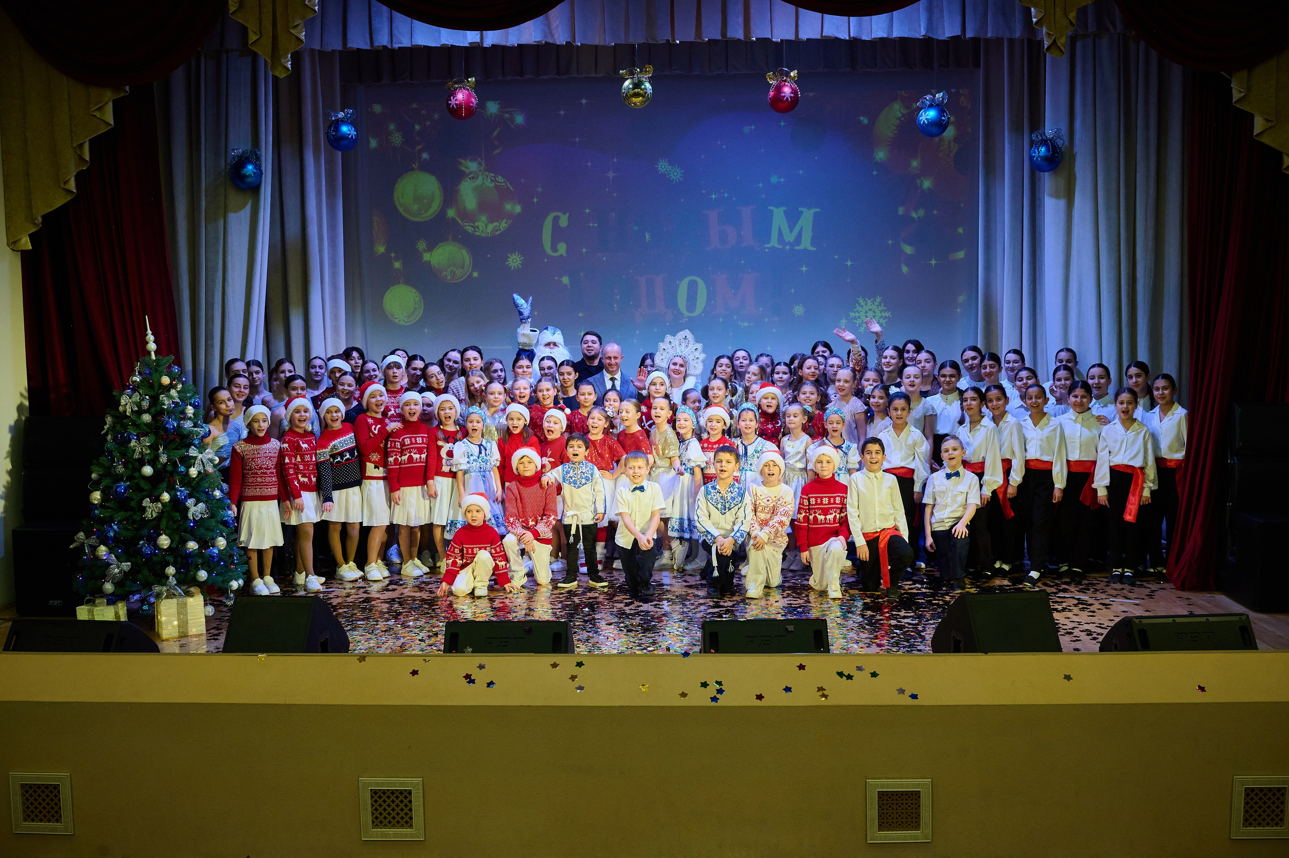 Концерт НГ В ДК. Жизнь курорта Кабардинка в фотографиях