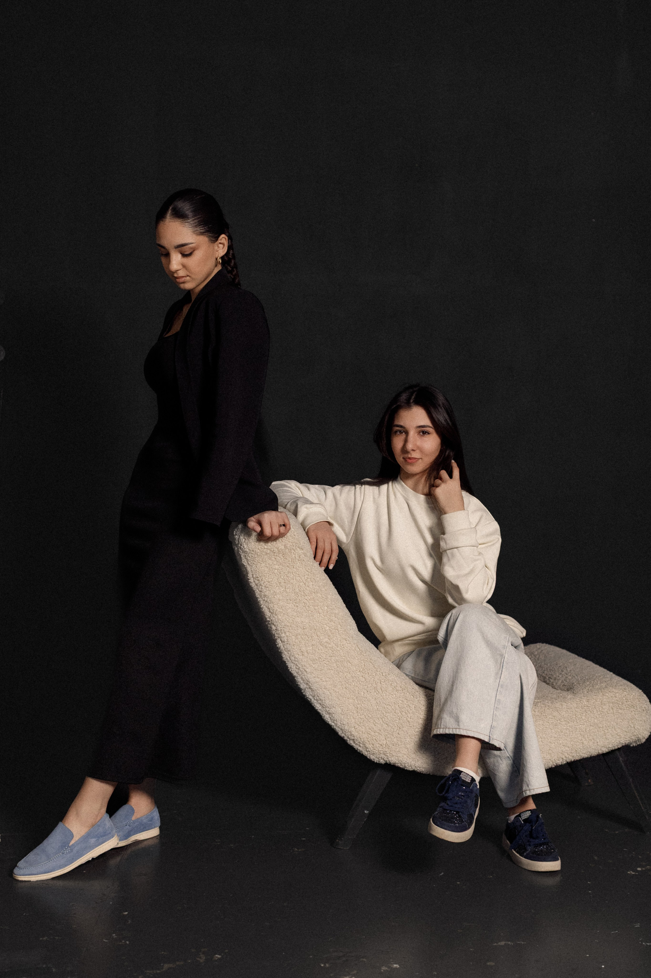 Фотосессия сестёр в студии. Фотограф во Владикавказе Юрий Геворгизов