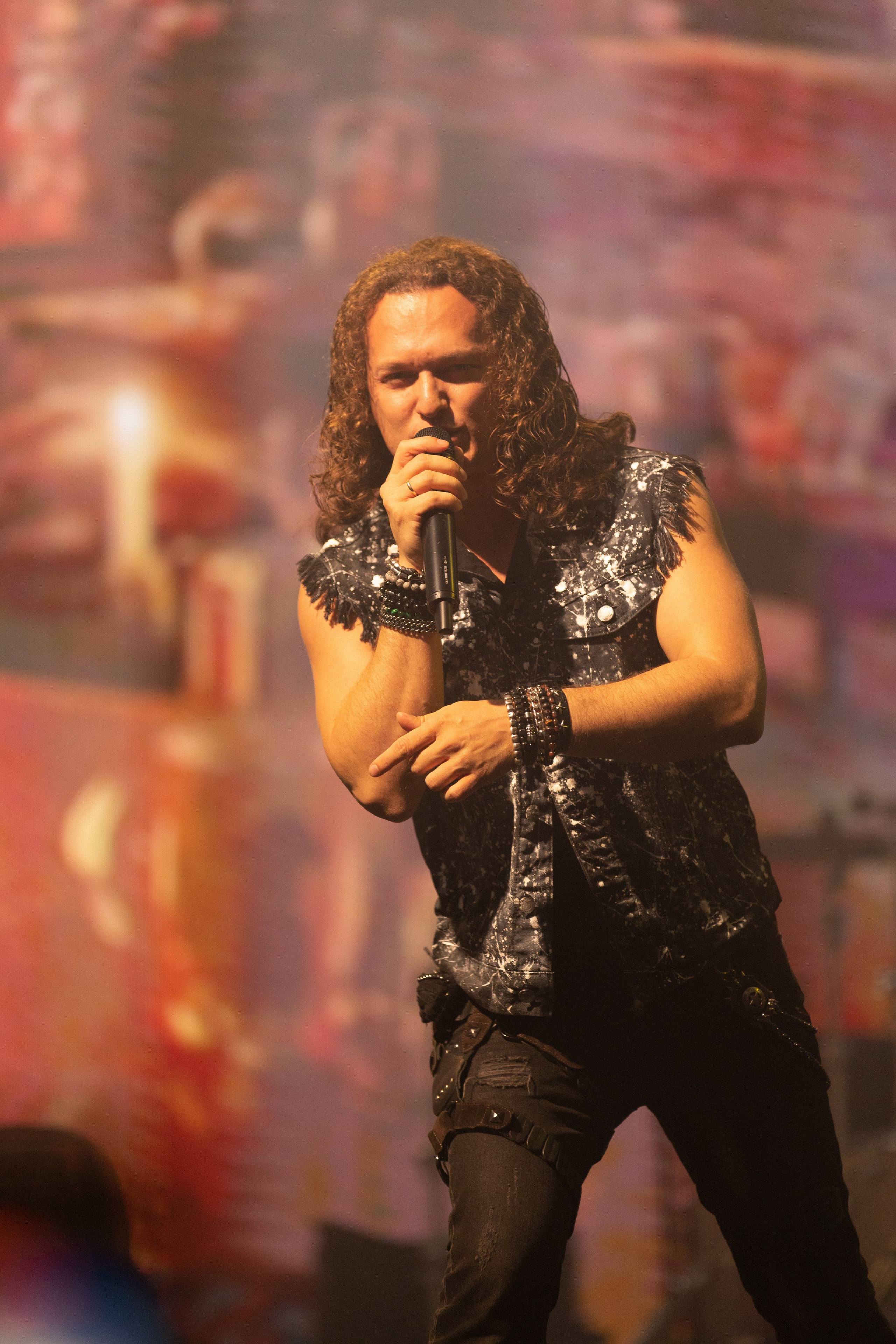 Эпидемия. Крылья Сахалина. Фотограф. г. Южно-Сахалинск. Олег Толстов