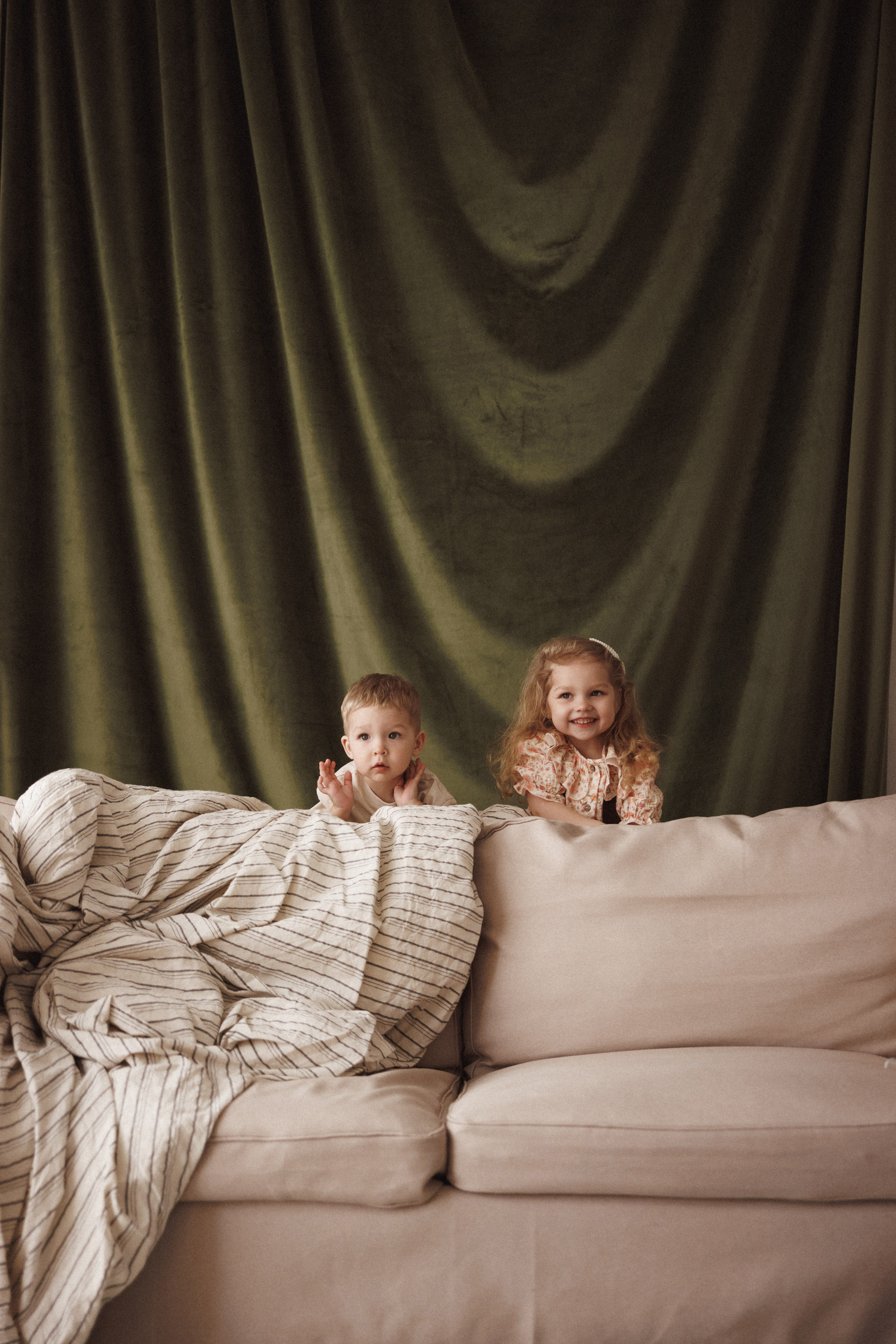 Семейная фотосессия в фотостудии «Mestone», город Краснодар. Семейный и детский фотограф в Краснодаре Анна Трашкова