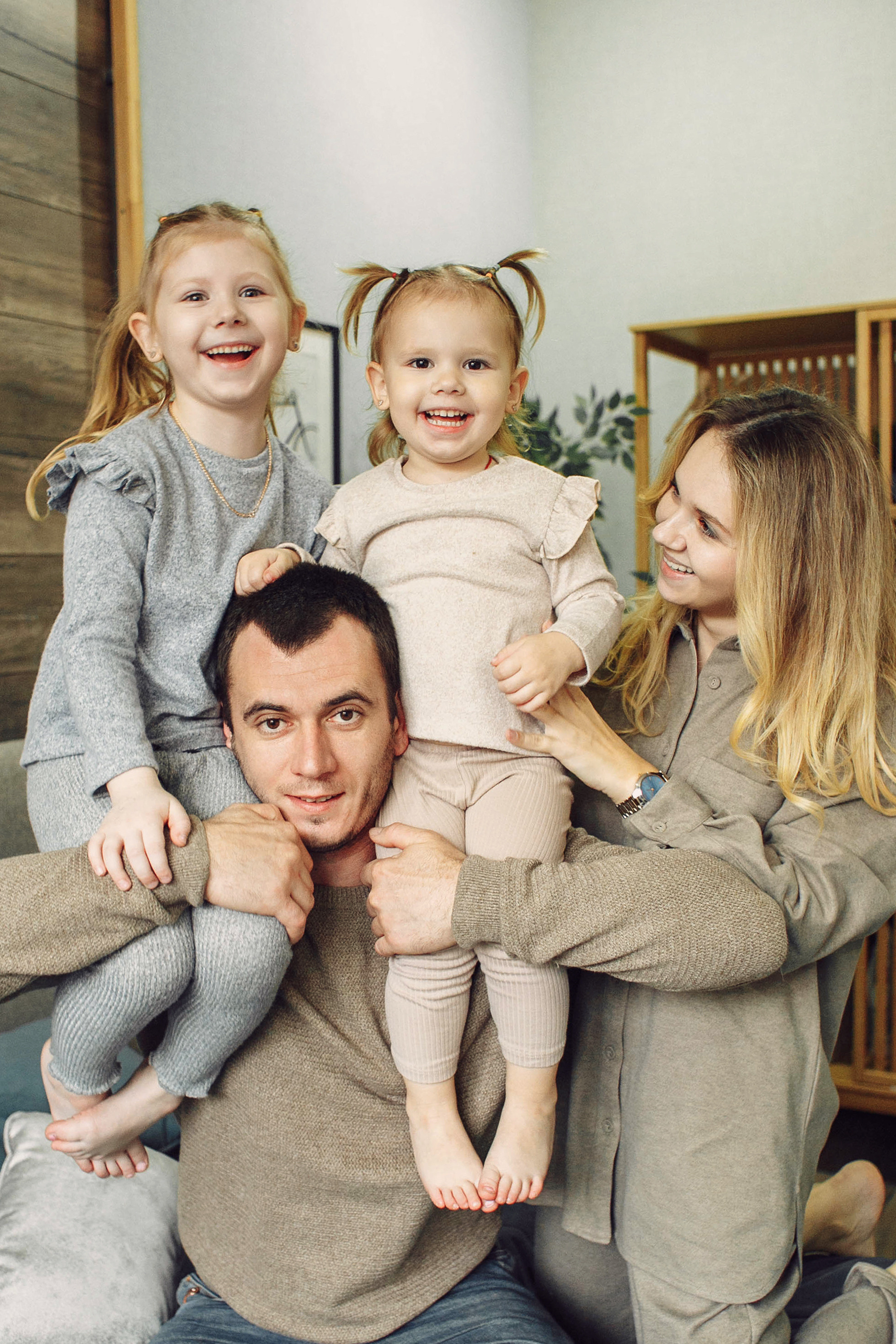 новогодняя фотосессия в Ростове, новогодняя фотосессия, новогодняя съемка, фотосессия дома, домашняя фотосессия, фотосессия с детьми, мама и дочки, мама и дочка, фотограф Ростов, семейный фотограф Ростов, семейный фотограф в Ростове, фотосессия Ростов, фотосессия в Ростове