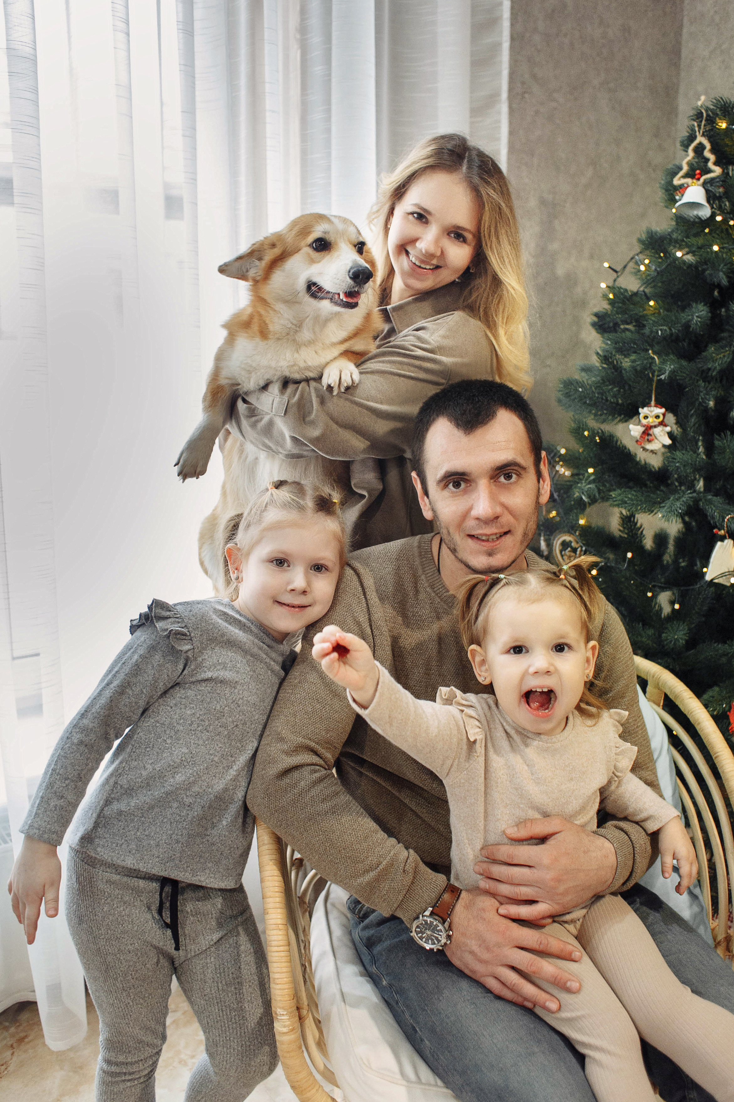 новогодняя фотосессия в Ростове, новогодняя фотосессия, новогодняя съемка, фотосессия дома, домашняя фотосессия, фотосессия с детьми, мама и дочки, мама и дочка, фотограф Ростов, семейный фотограф Ростов, семейный фотограф в Ростове, фотосессия Ростов, фотосессия в Ростове