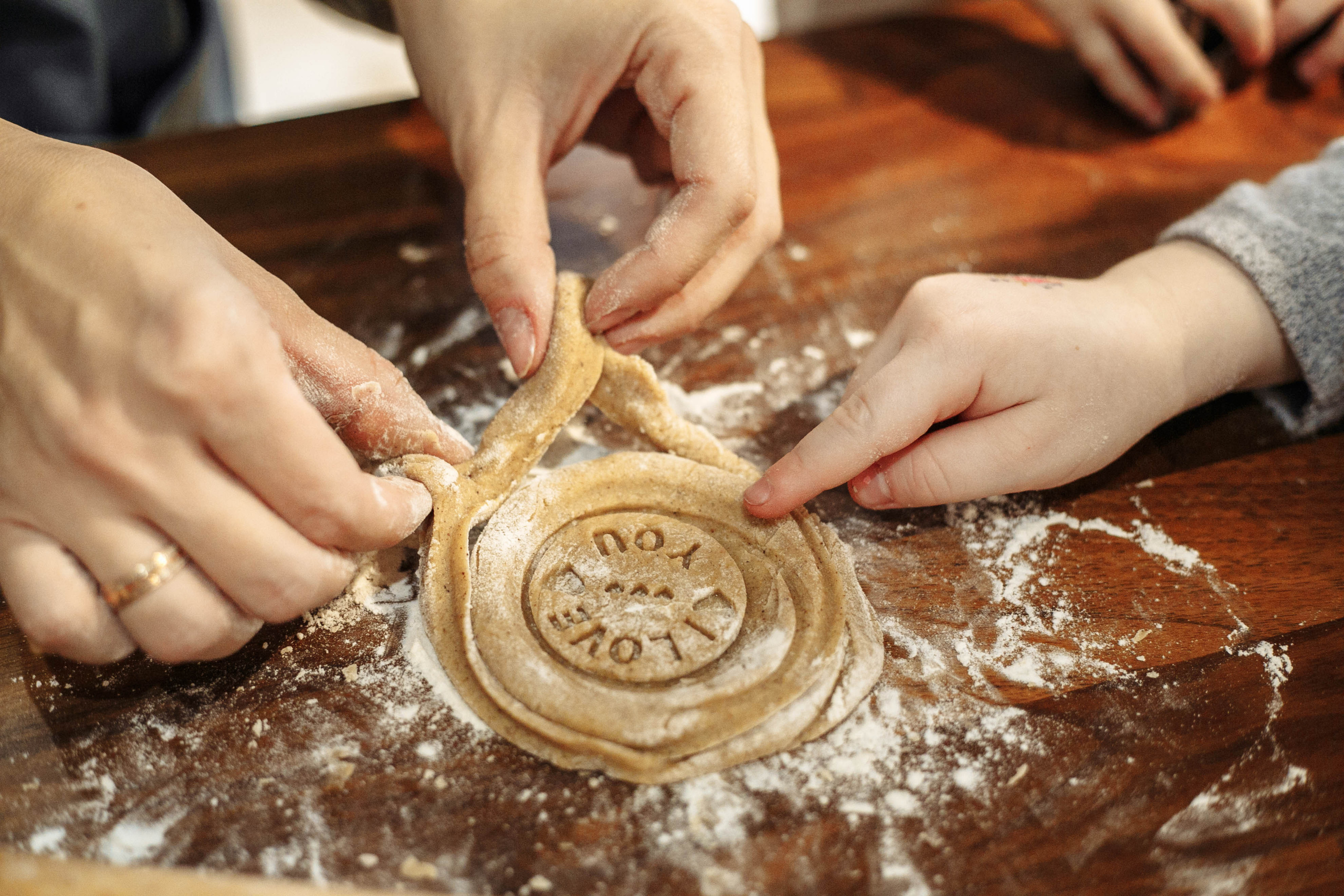 новогодняя фотосессия в Ростове, новогодняя фотосессия, новогодняя съемка, фотосессия дома, домашняя фотосессия, фотосессия с детьми, мама и дочки, мама и дочка, фотограф Ростов, семейный фотограф Ростов, семейный фотограф в Ростове, фотосессия Ростов, фотосессия в Ростове