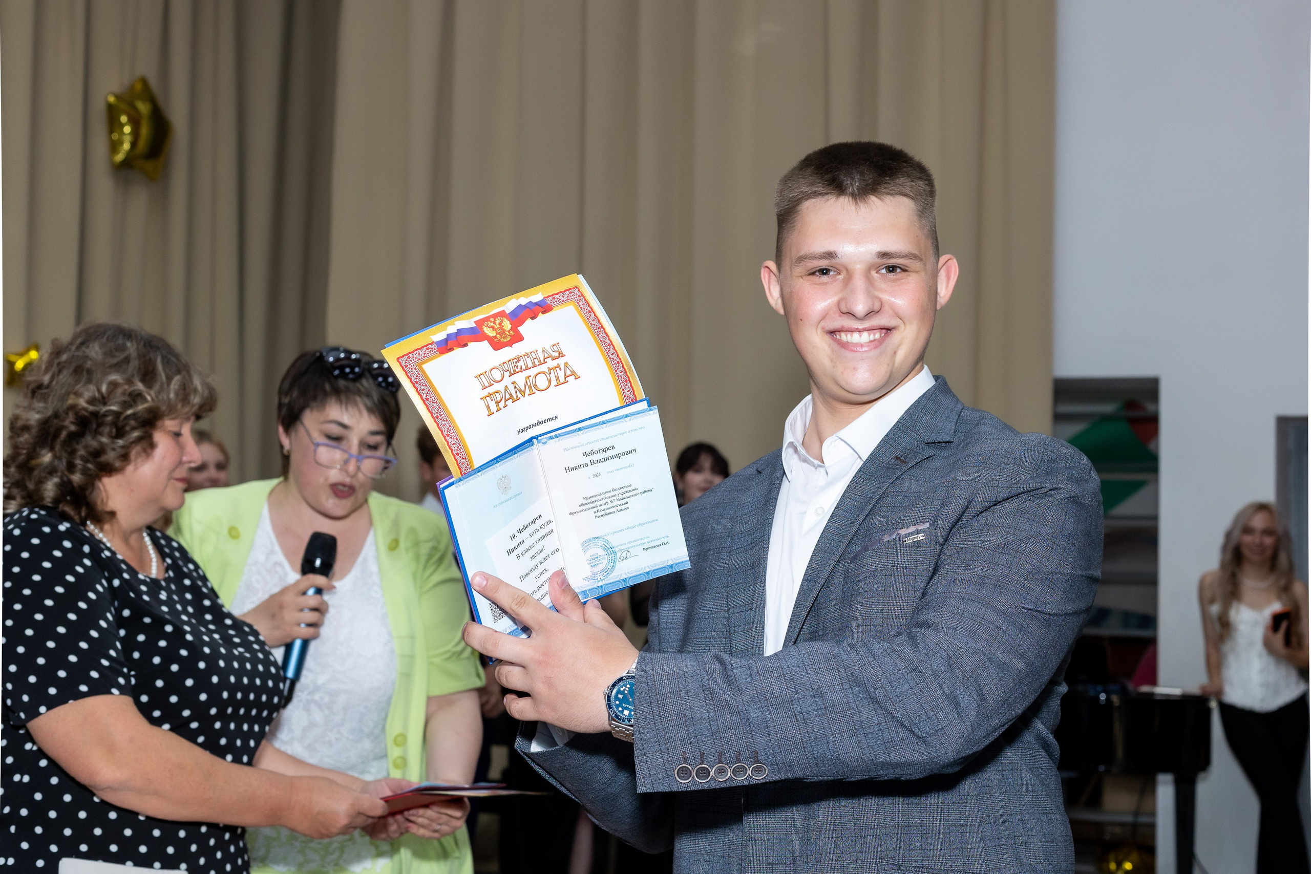 Вручение аттестата 2025. Выпускные альбомы Майкоп, Краснодар Елена Золотарева