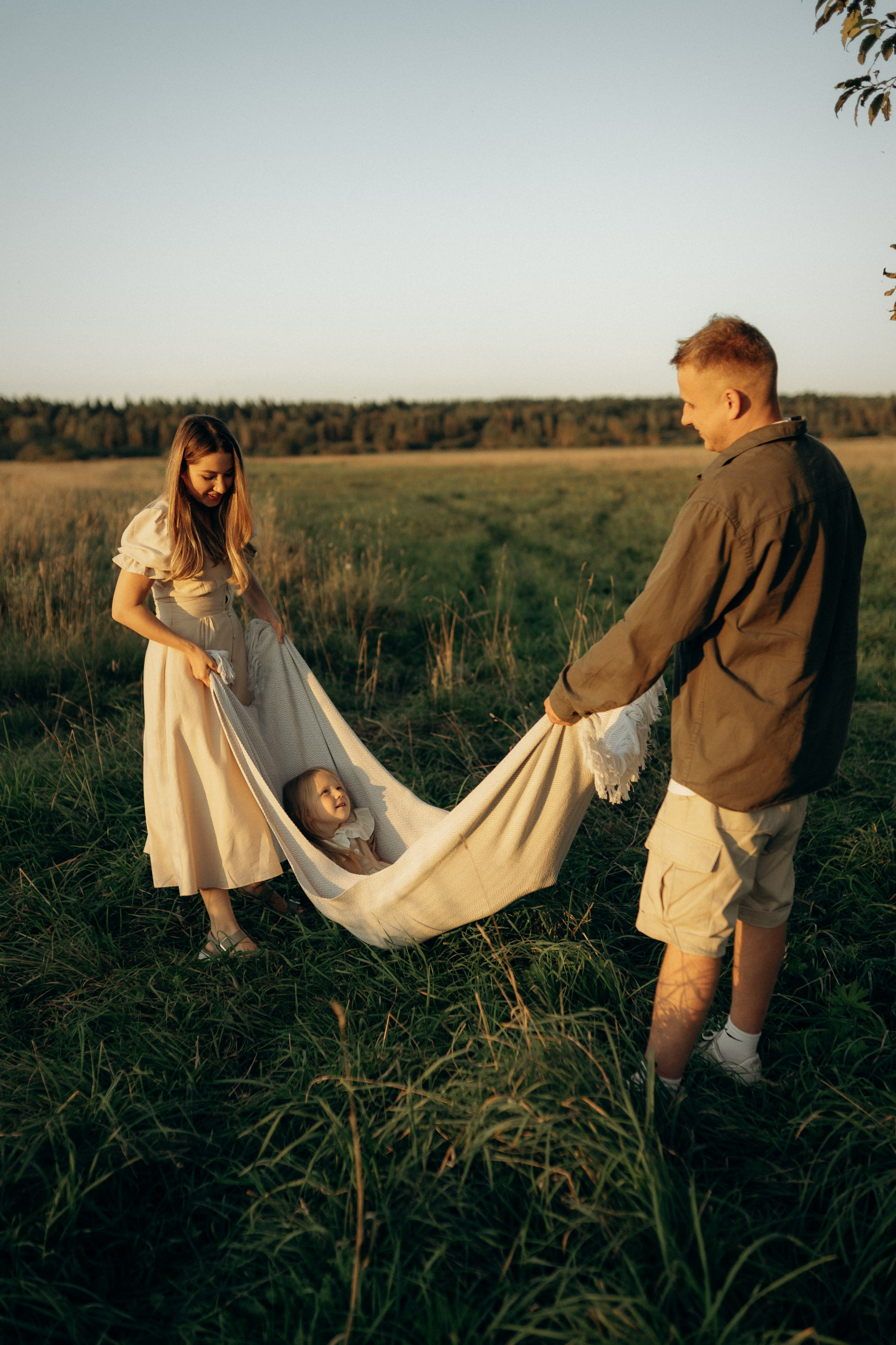 Летний вечер в поле. Семейный lifestyle фотограф в Москве Рената Рафикова