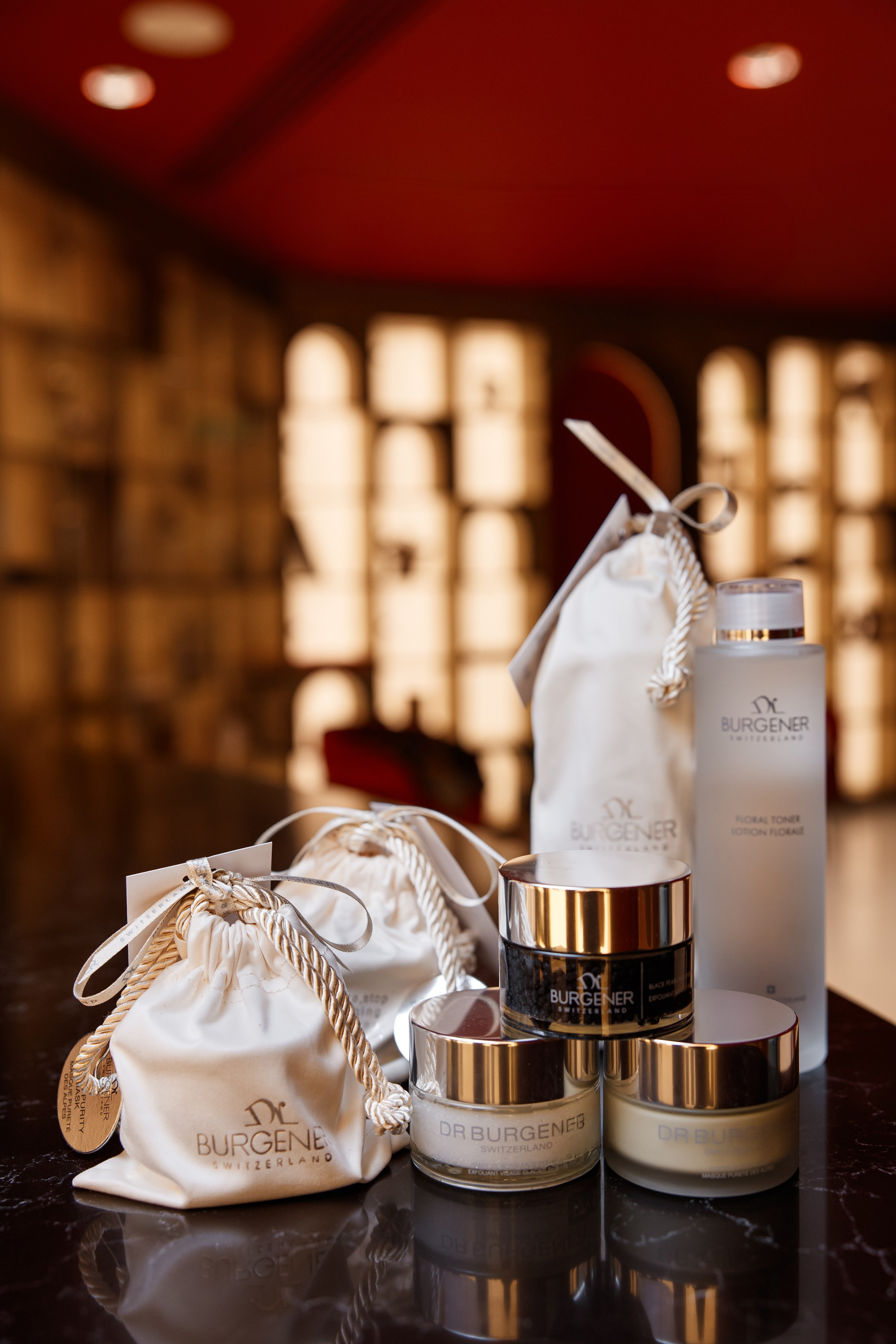 Предметная съемка премиального ухода в рамках репортажа. Контент для сайтов и соцсетей.