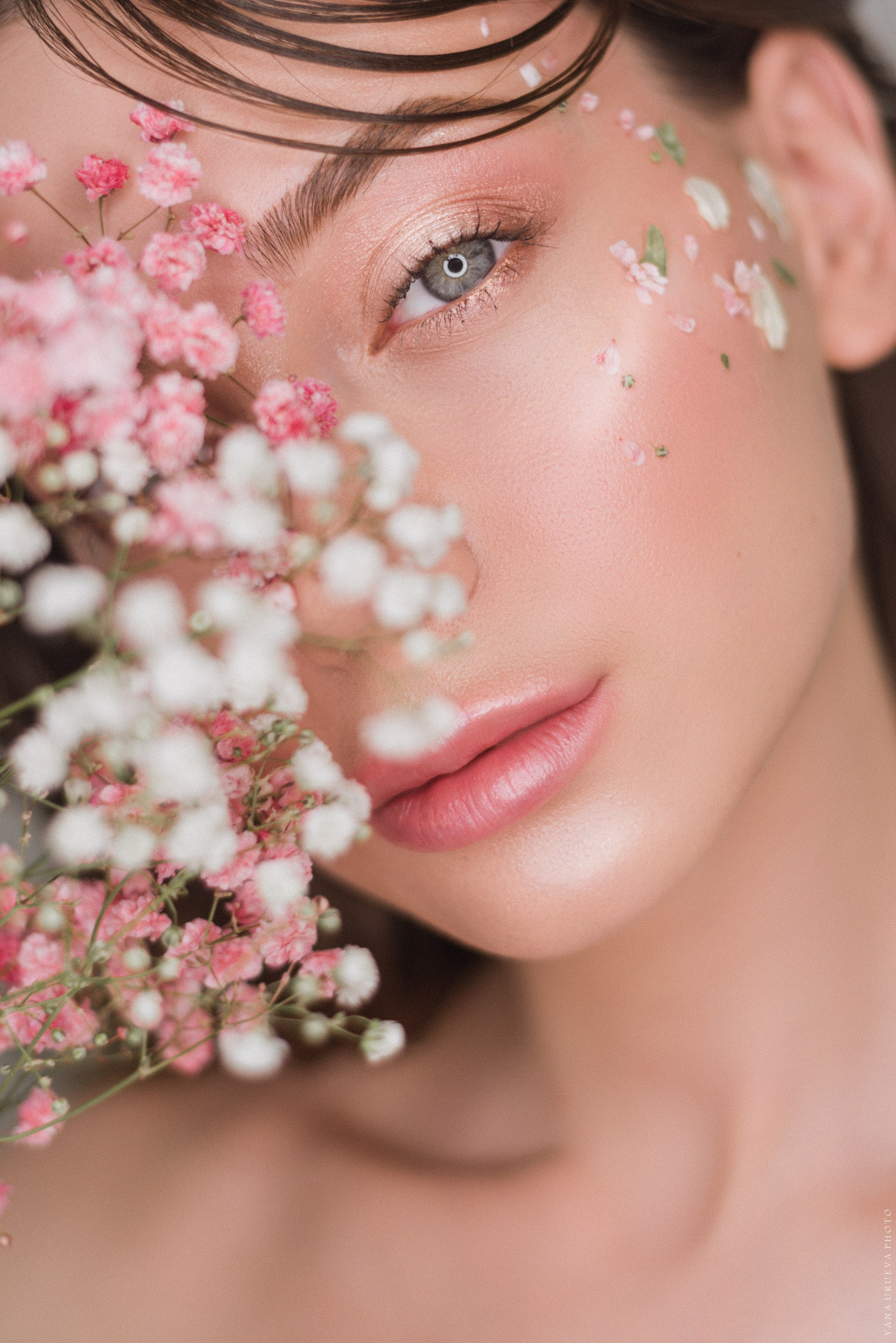 весенний макияж с живыми цветами