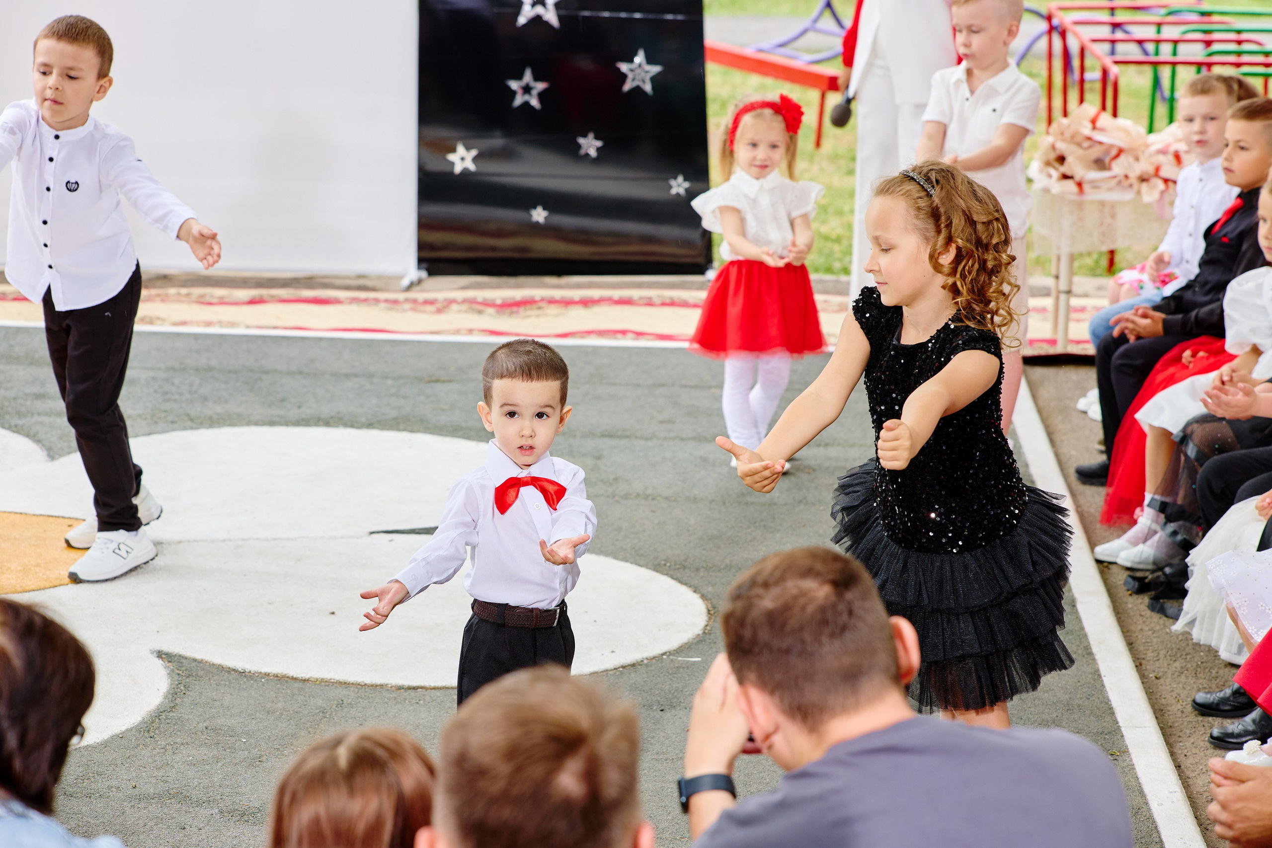 Выпускной 45 сад. Фотограф Выпускные альбомы Таганрог Сергей Коробченко