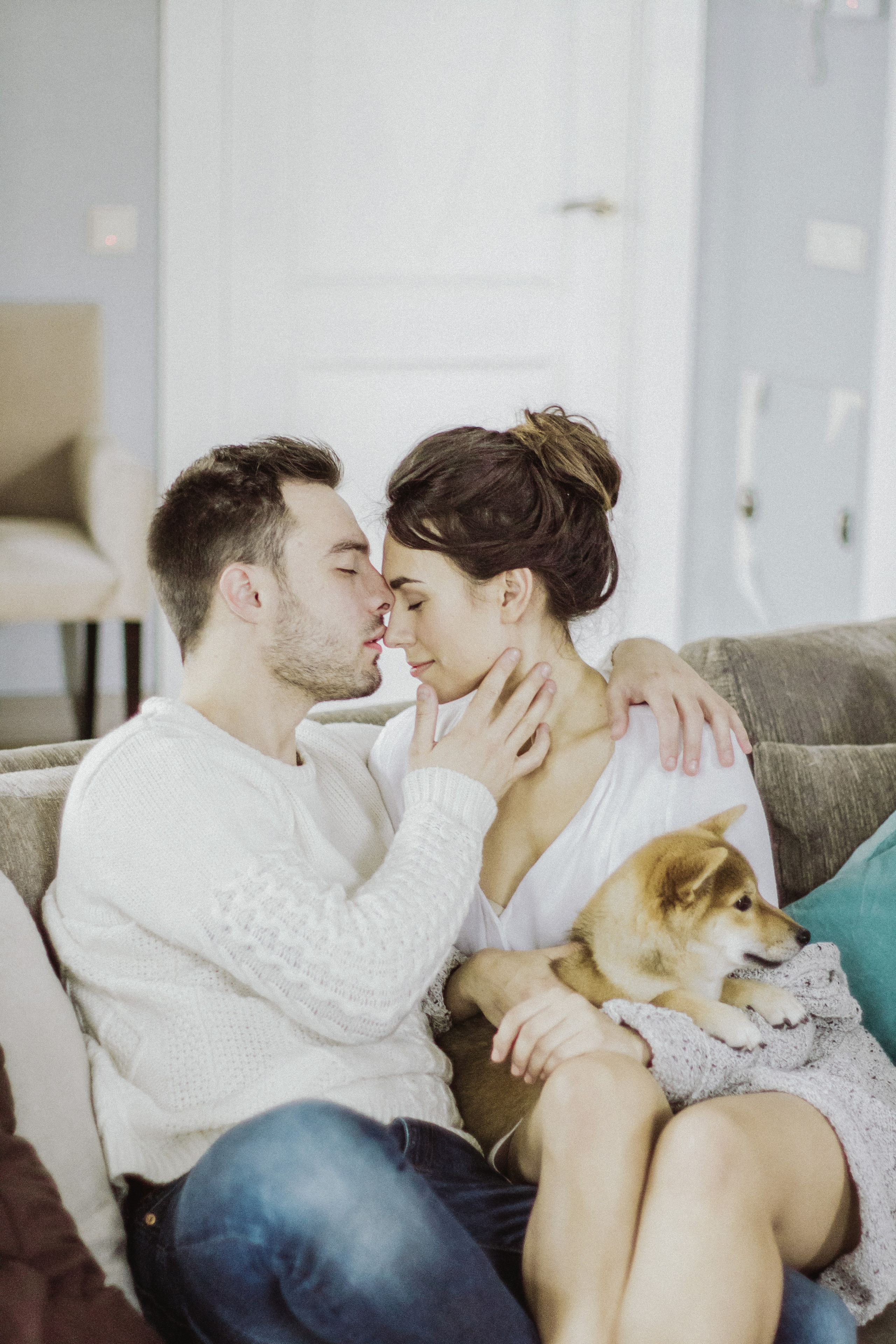 Уютная зимняя фотосессия для двоих дома