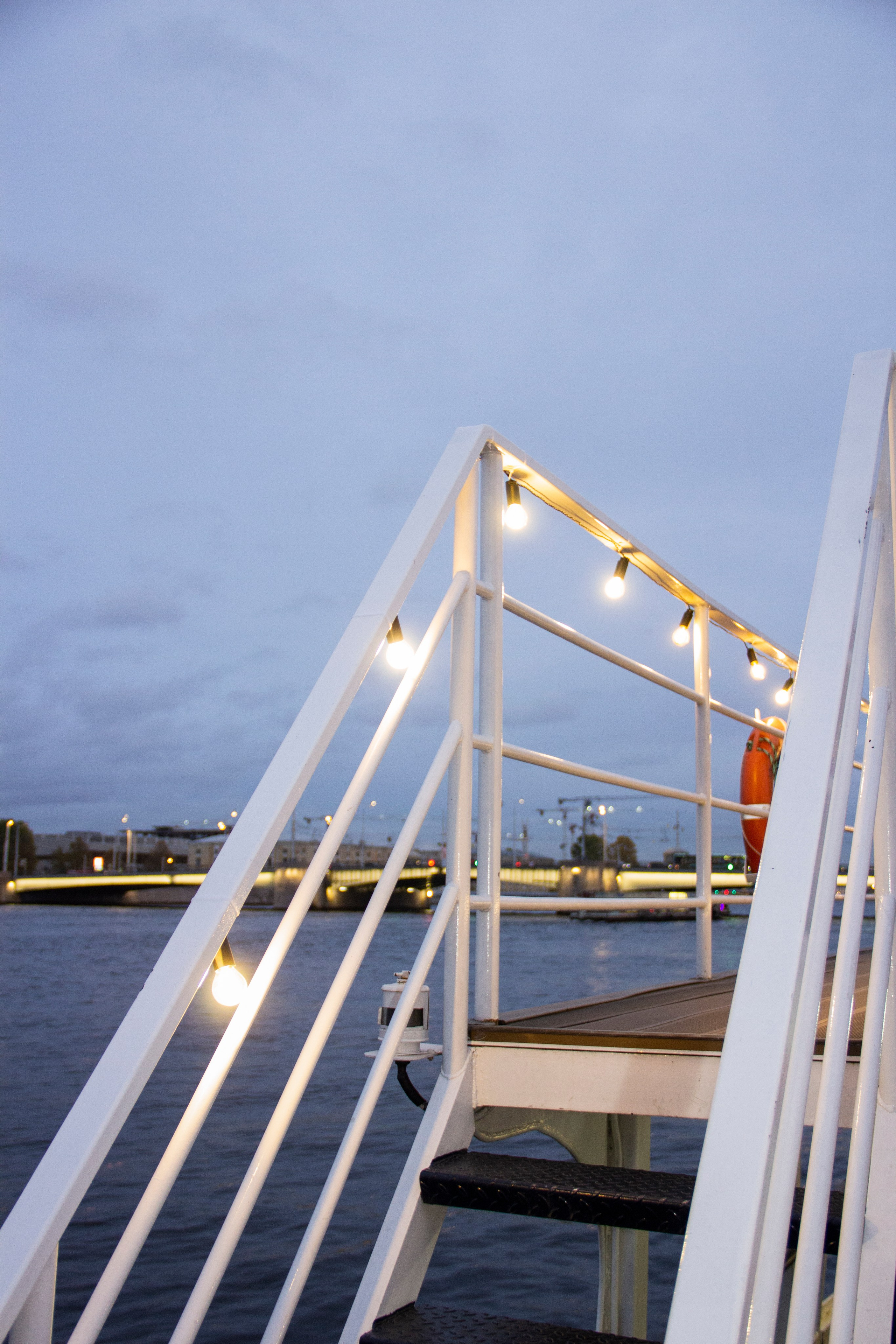 Съемка для сайта аренды катеров в Санкт-Петербурге, подготовка к свадебной прогулке по рекам и каналам. Фотограф в Санкт-Петербурге Смирнова Диана