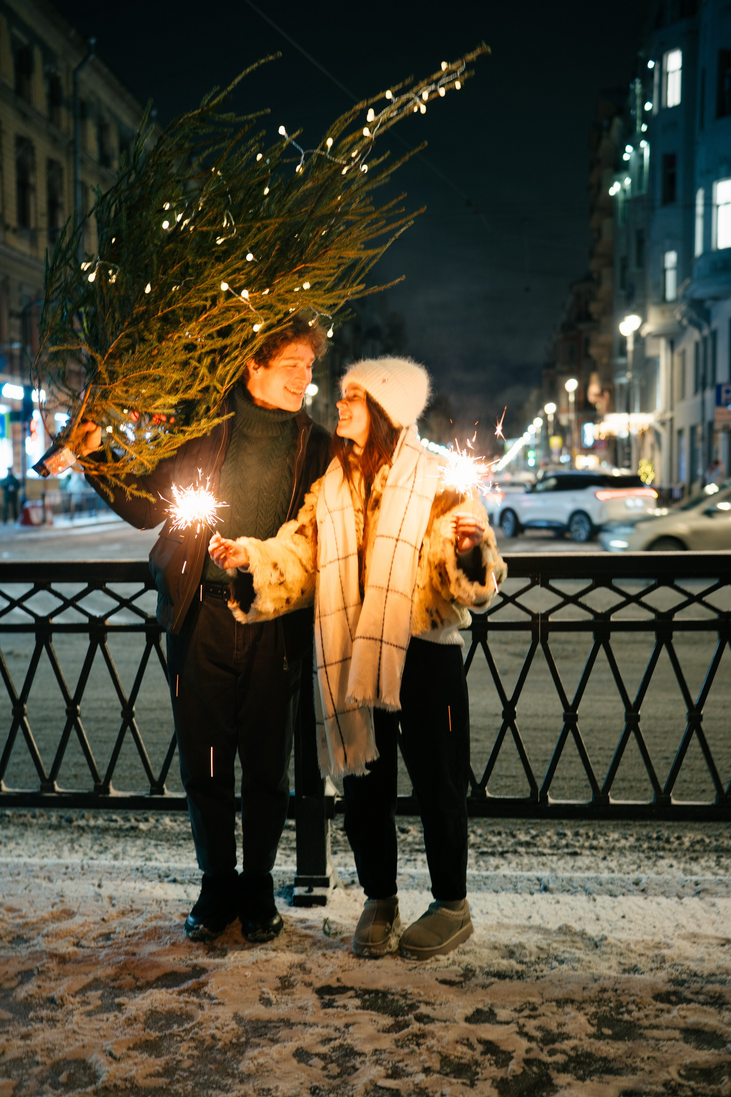 НОВОГОДНЯЯ ПРОГУЛКА ПАРЫ ПО ЧЕРНЫШЕВСКОЙ ПЕРЕД НОВЫМ ГОДОМ. Профессиональный фотограф, Санкт-Петербург — Виктория Богомолова