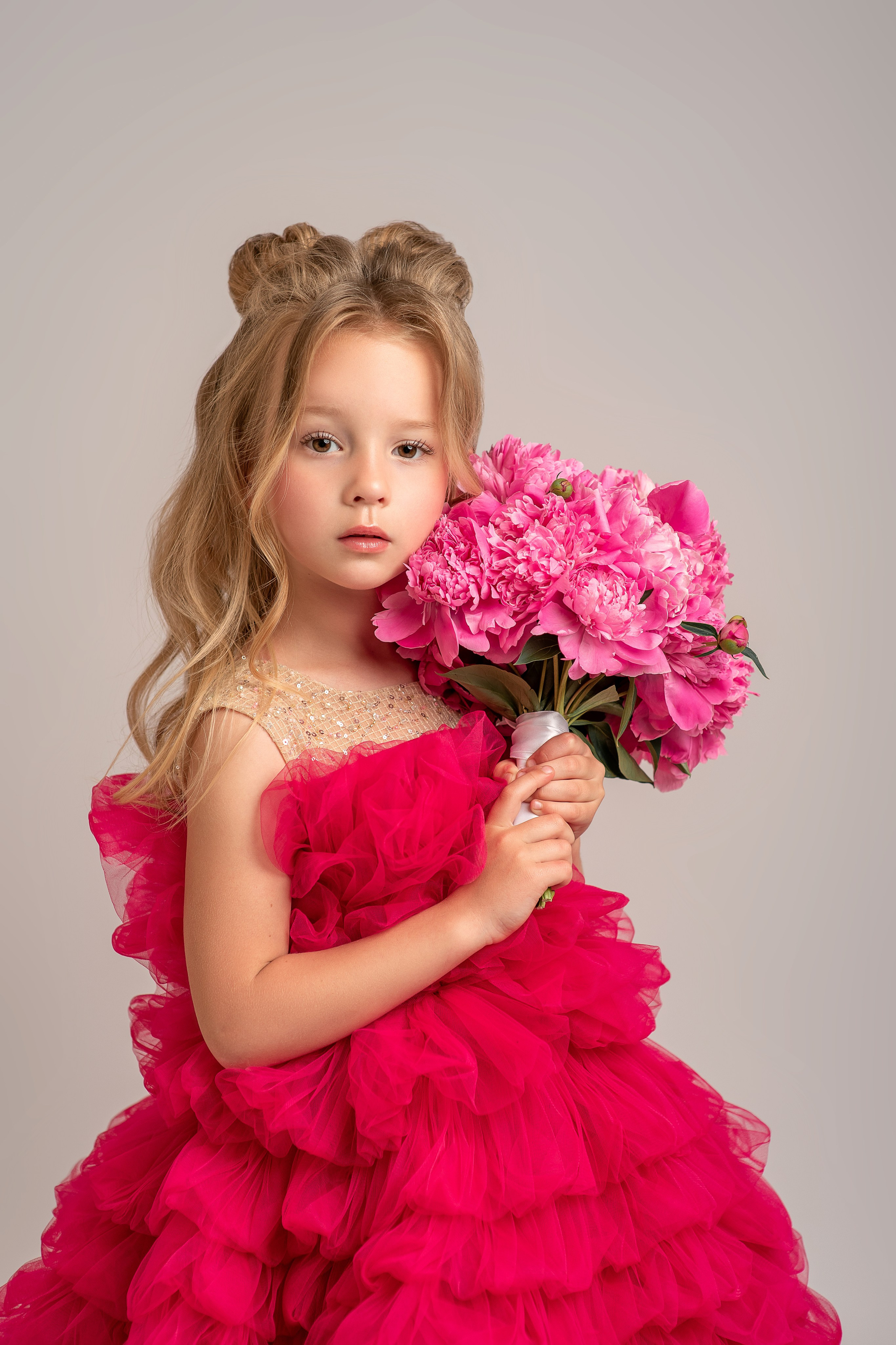 Полина пионы, гартензия. Семейный и детский фотограф Наталья Горда