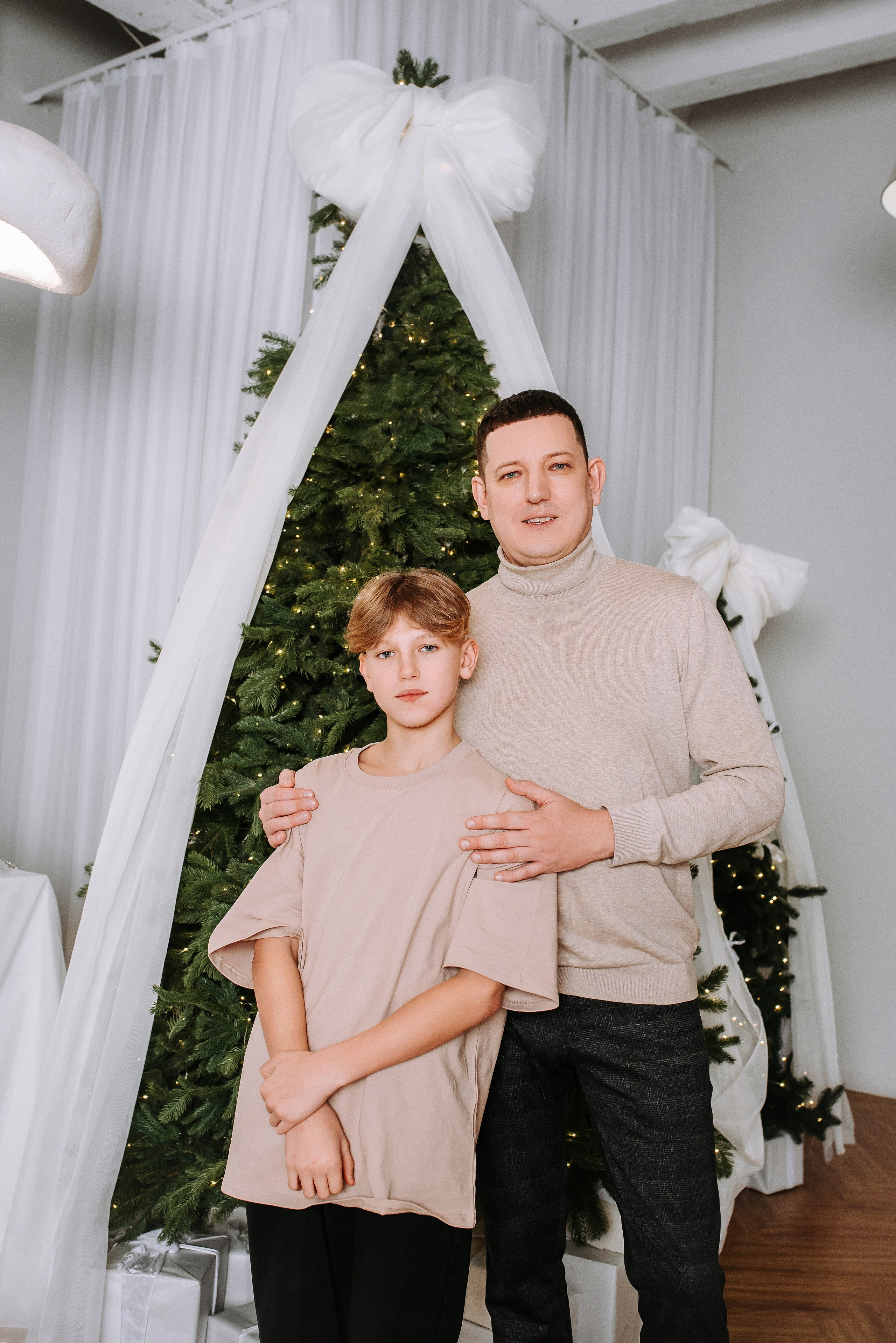 Семейная съёмка с питомцами в фотостудии. Фотограф Диана Оленина Красноярск / Братск