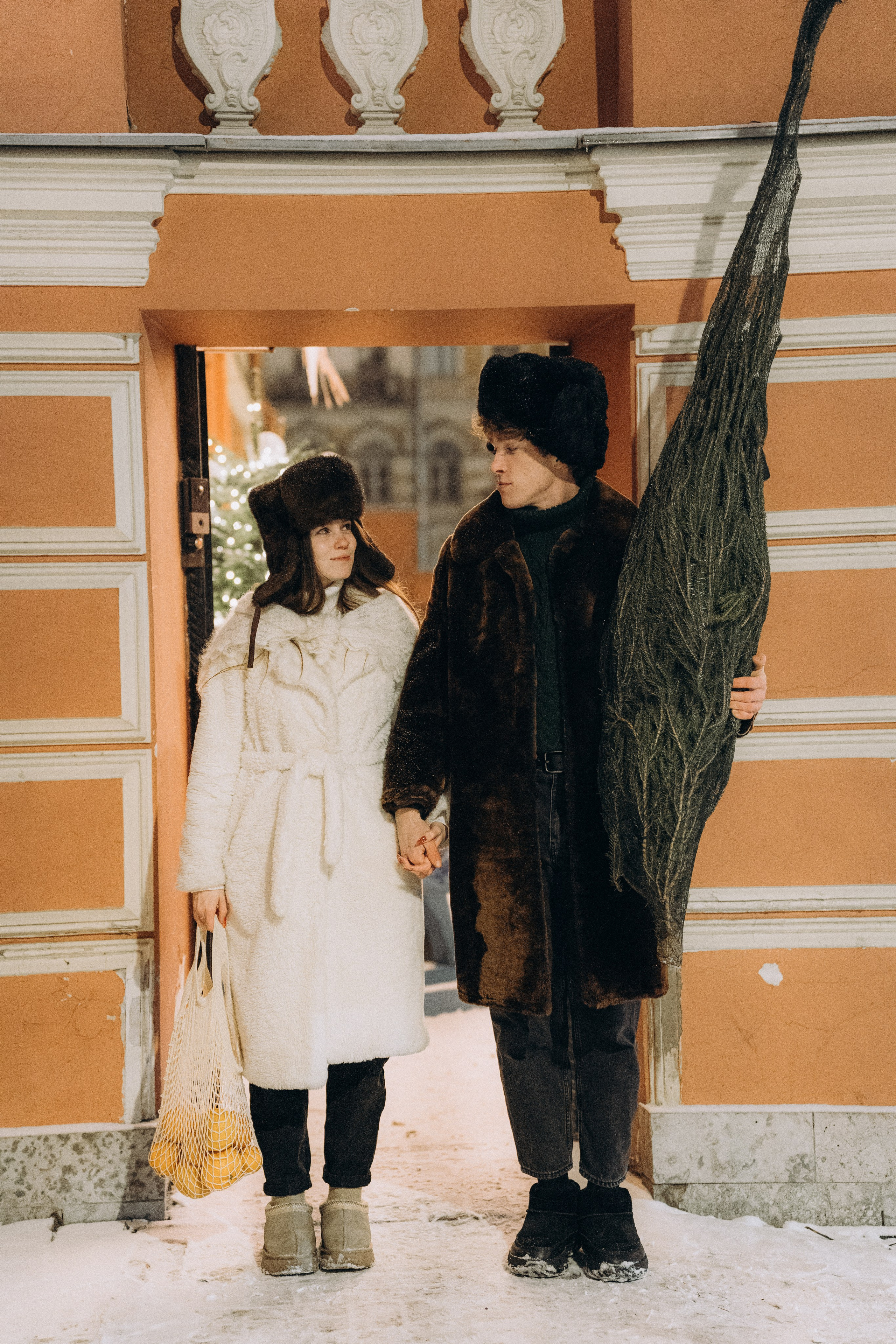 НОВОГОДНЯЯ ПРОГУЛКА ПАРЫ ПО ЧЕРНЫШЕВСКОЙ ПЕРЕД НОВЫМ ГОДОМ. Профессиональный фотограф, Санкт-Петербург — Виктория Богомолова