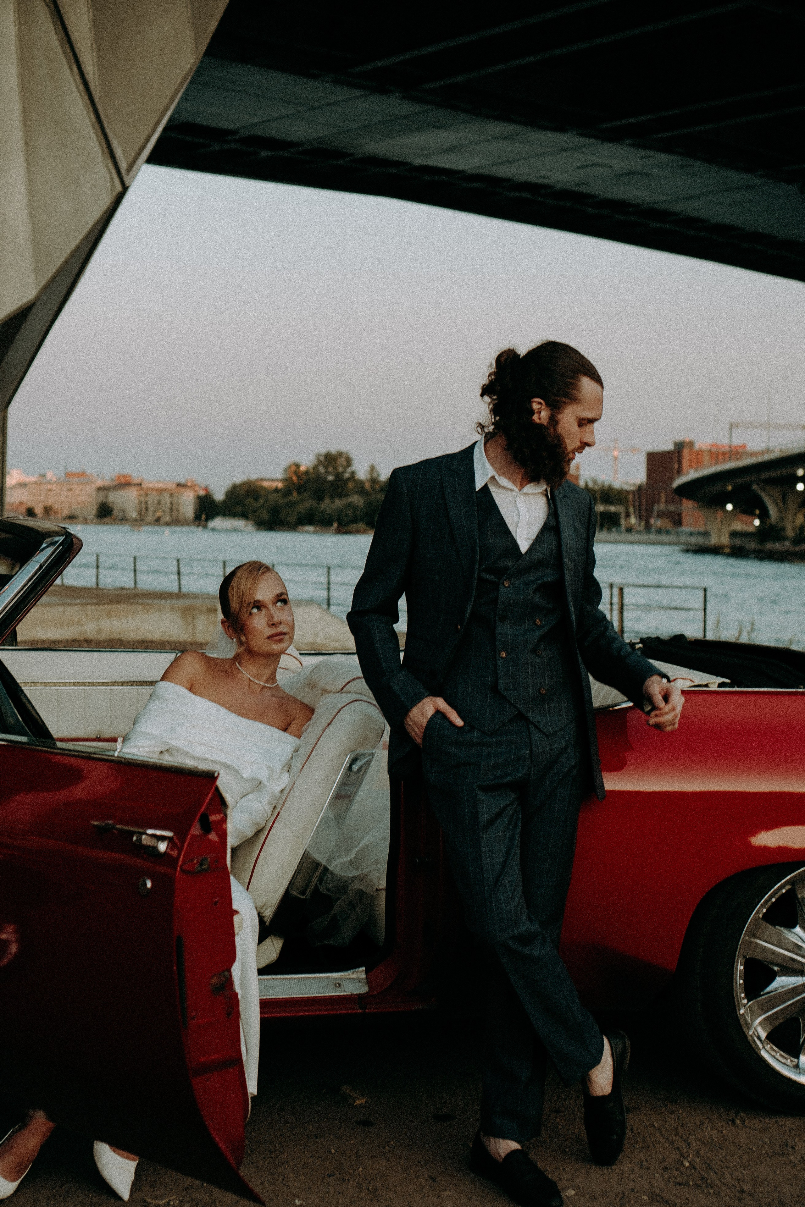 СВАДЕБНАЯ СЬЕМКА ВОЗЛЕ МСОТА БЕТАНКУРА НА КАБРИОЛЕТЕ. Профессиональный фотограф, Санкт-Петербург — Виктория Богомолова