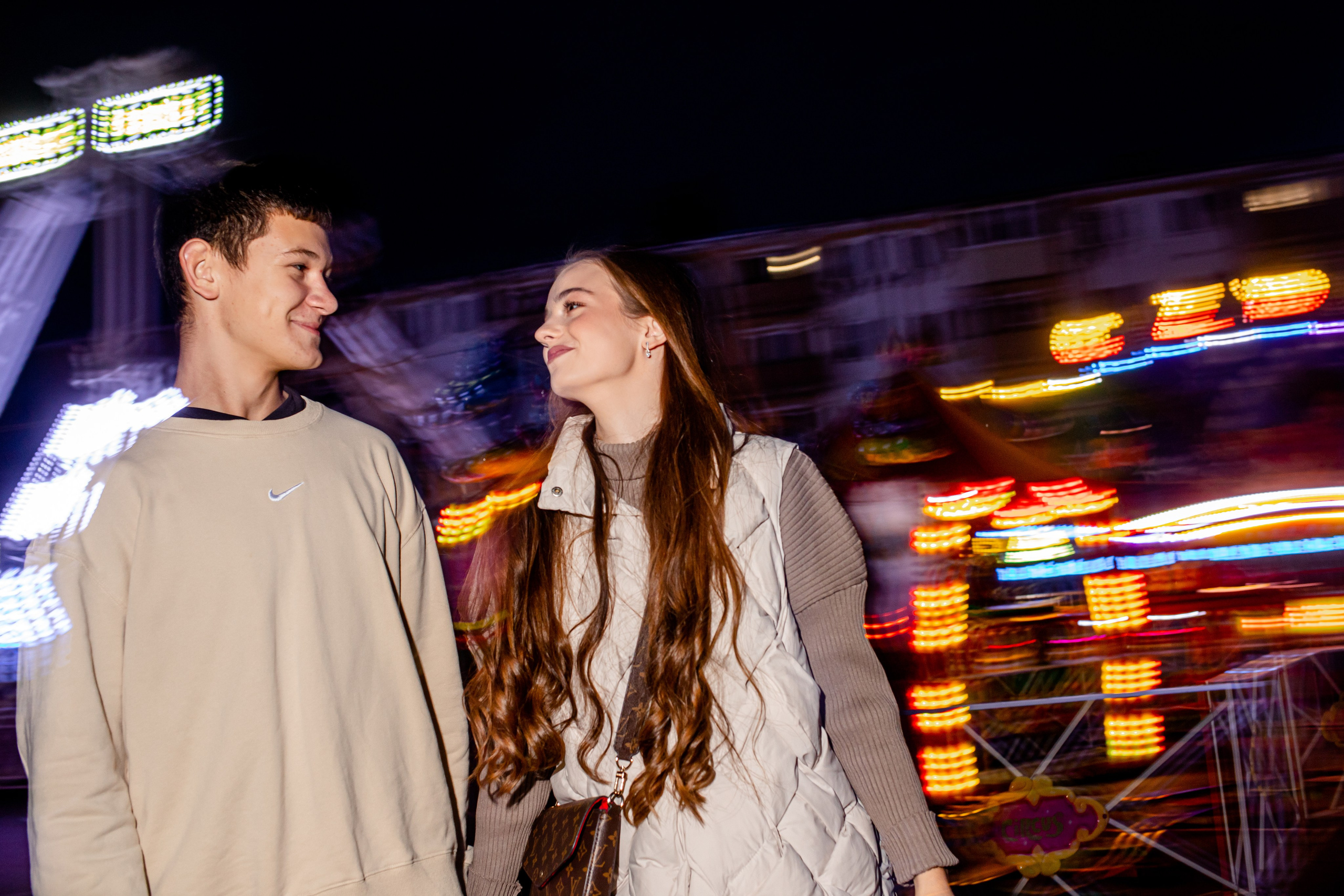 Любовь в парке аттракционов. Свадебный фотограф Кропоткин Краснодар