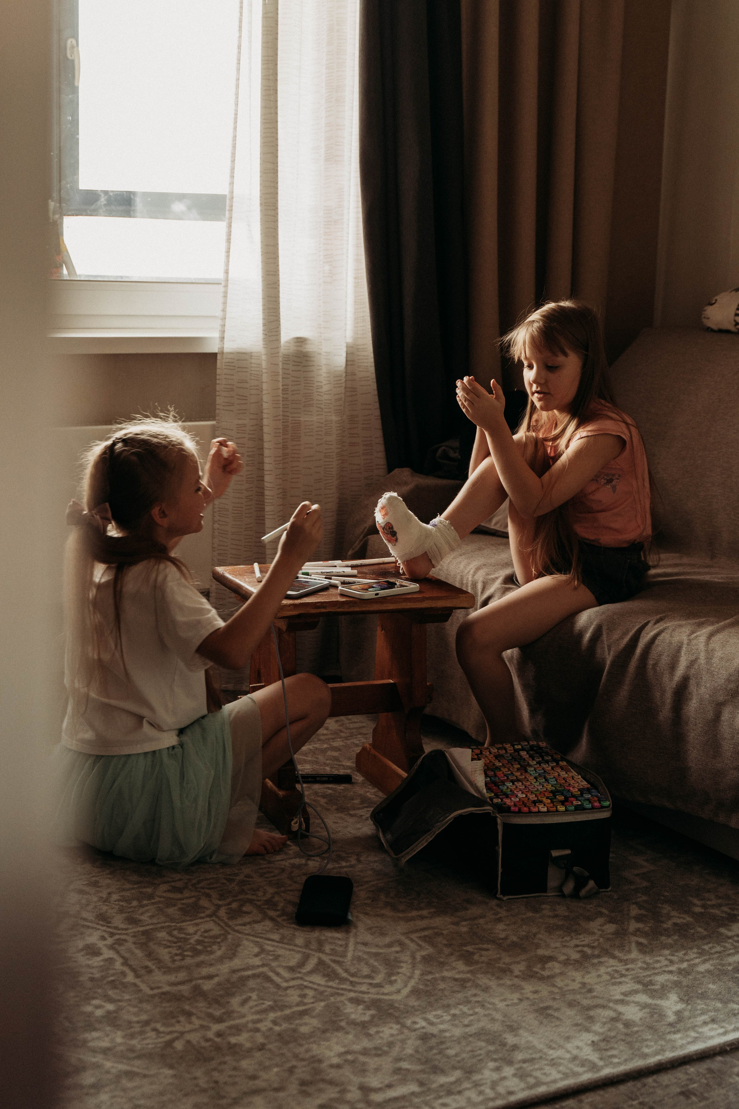 Устя и гипс. Семейный фотограф в Москве Алёна Шестунова