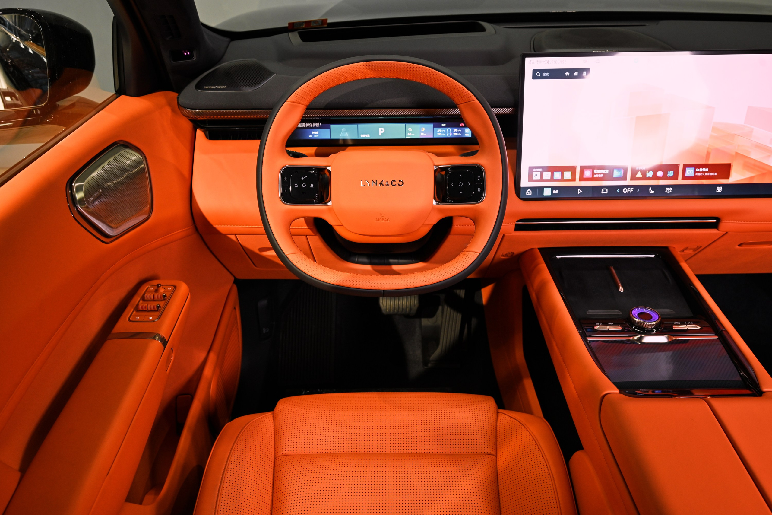 Автосалон Star Car. Автомобильный и интерьерный фотограф в Минске Александр Тагаев