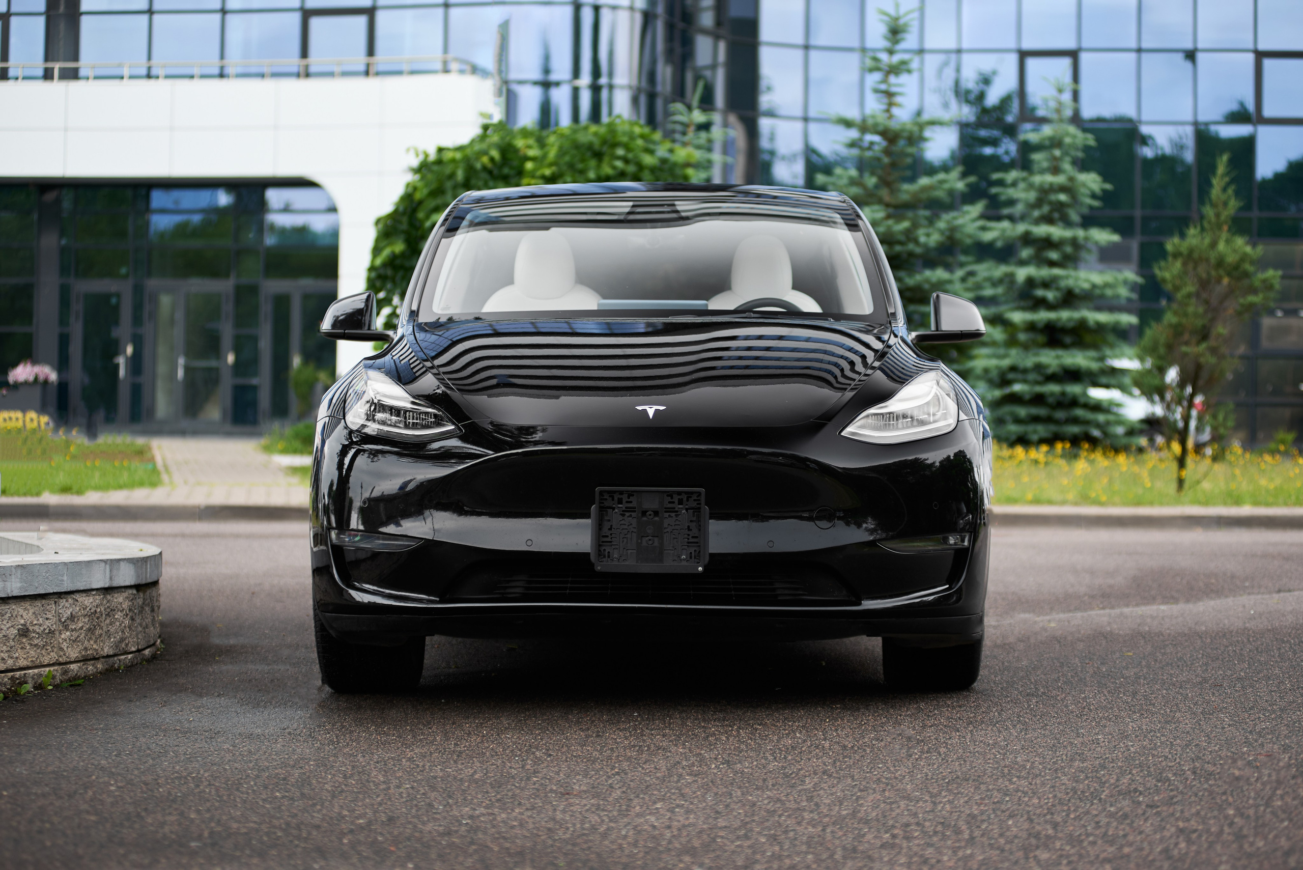 Tesla Y. Автомобильный и интерьерный фотограф в Минске Александр Тагаев