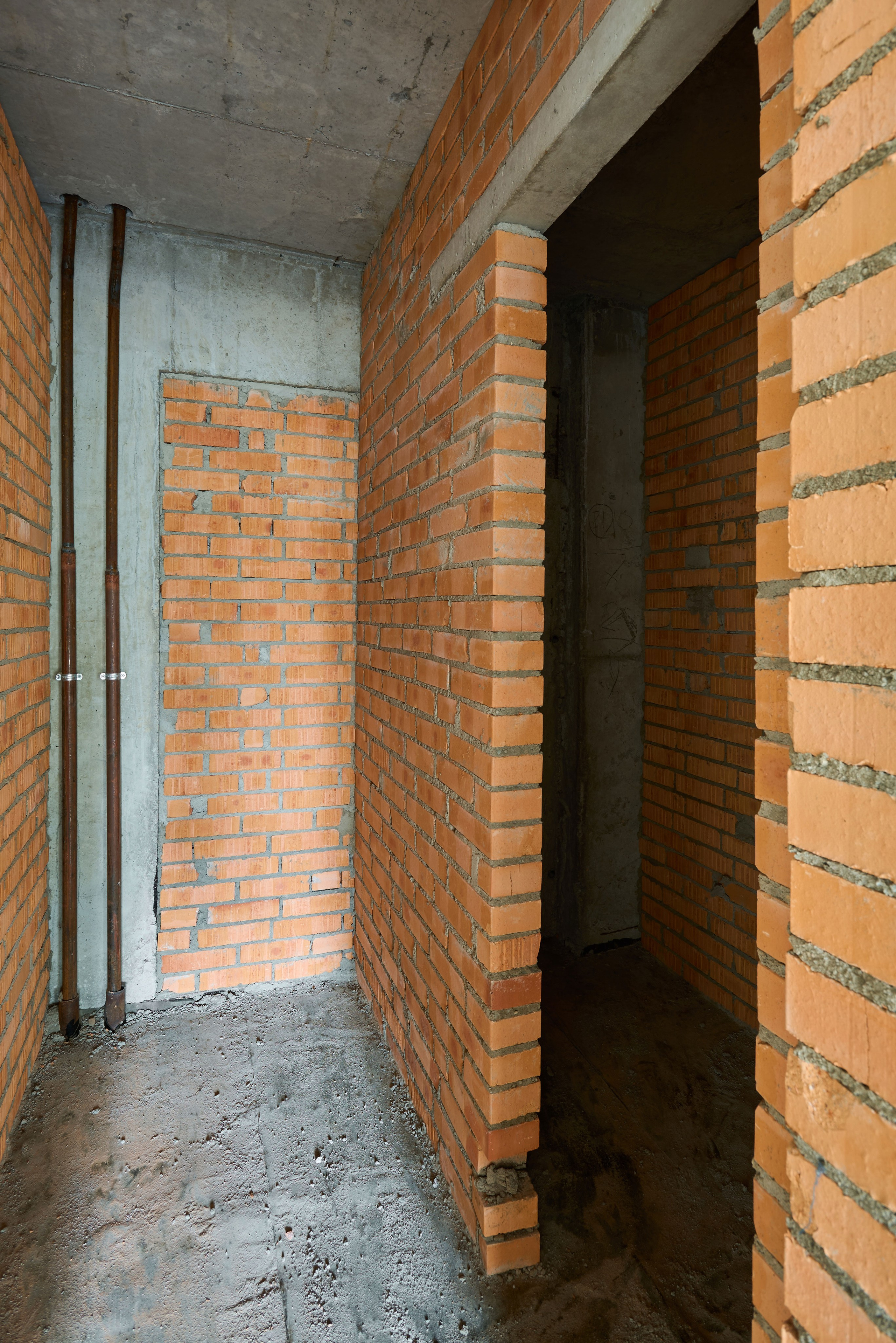 Территория с 4-этажным домом. Автомобильный и интерьерный фотограф в Минске Александр Тагаев