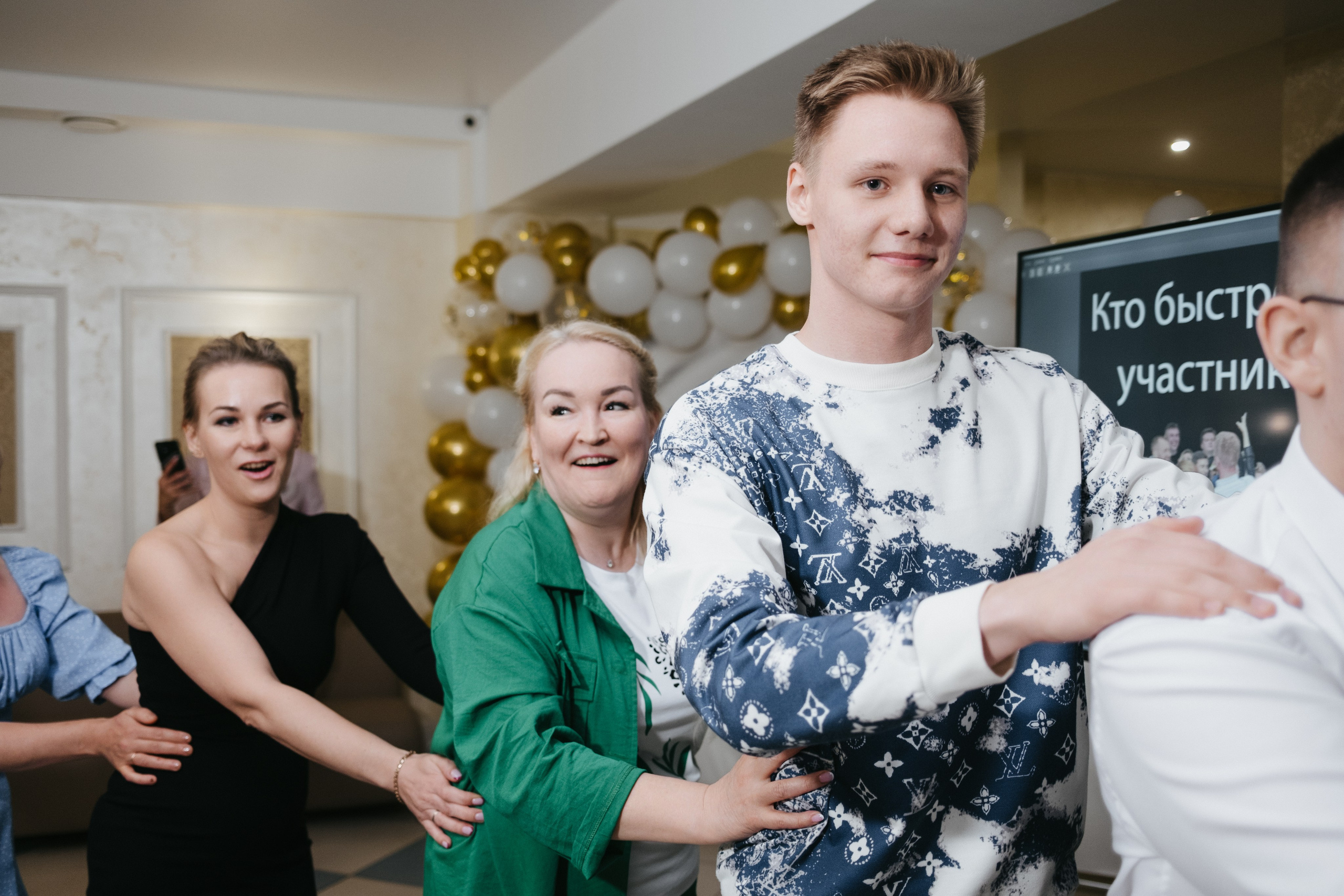 Выпускной 11 класс школы № 30. Свадебный и репортажной фотограф Денис Ожигин в Краснодаре и Краснодарском крае