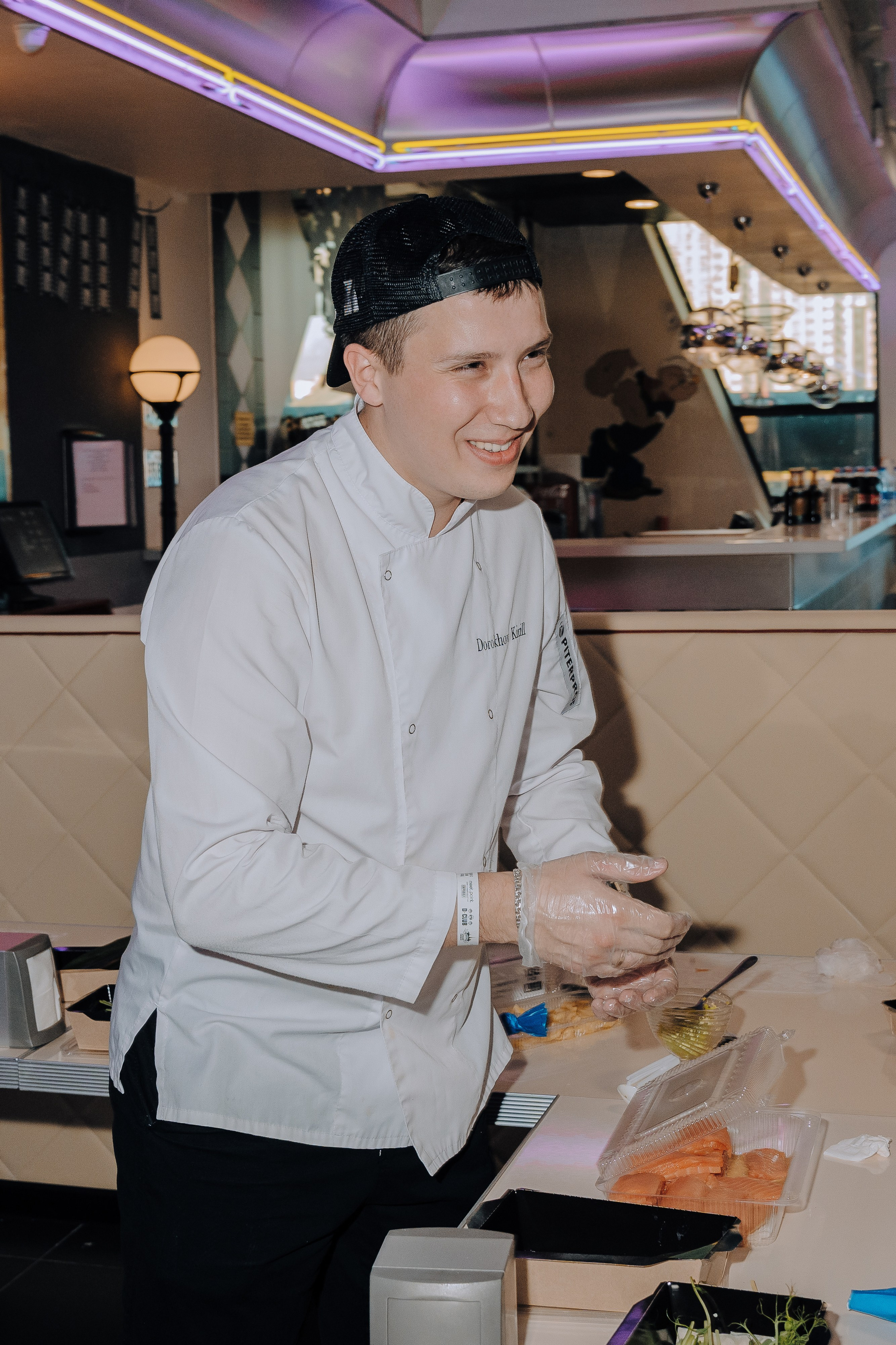 20 ЛЕТ МЕГАПОЛИС ЧЕЛЯБИНСК ХЕДЛАЙНЕР ЕЛКА. Репортажный фотограф Зуев Роман г. Челябинск