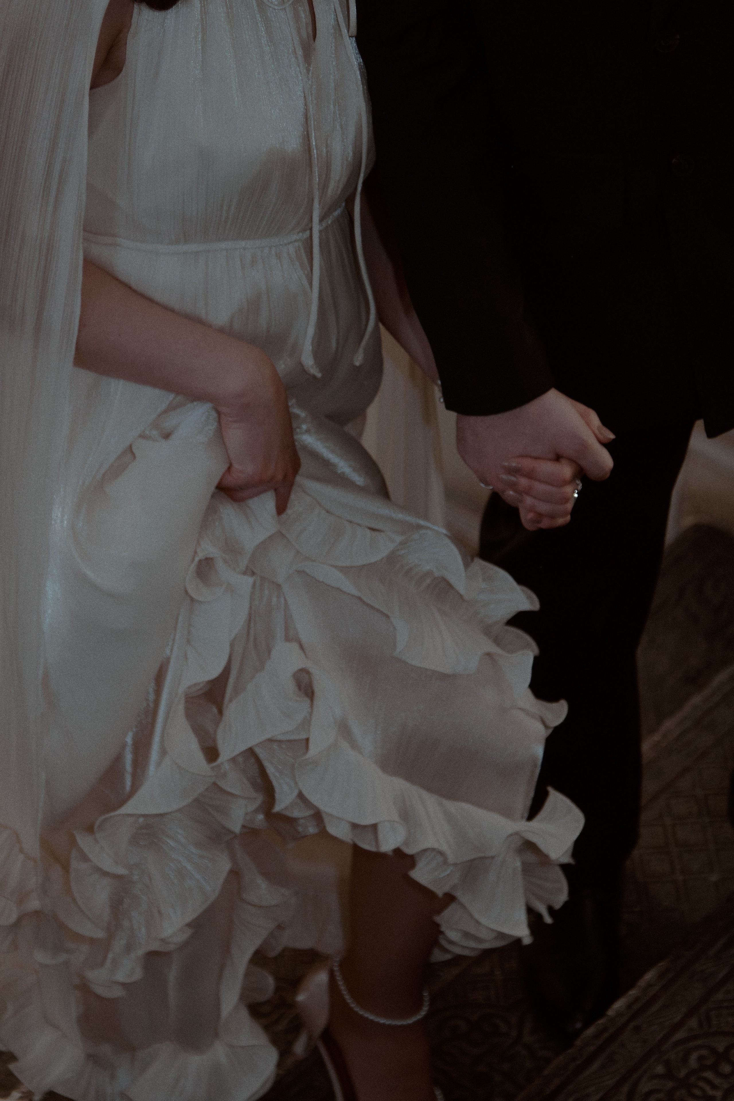 Свадебное лавстори в стенах библиотеки им. Пушкина. Свадебный фотограф в Москве Приятелева Ангелина