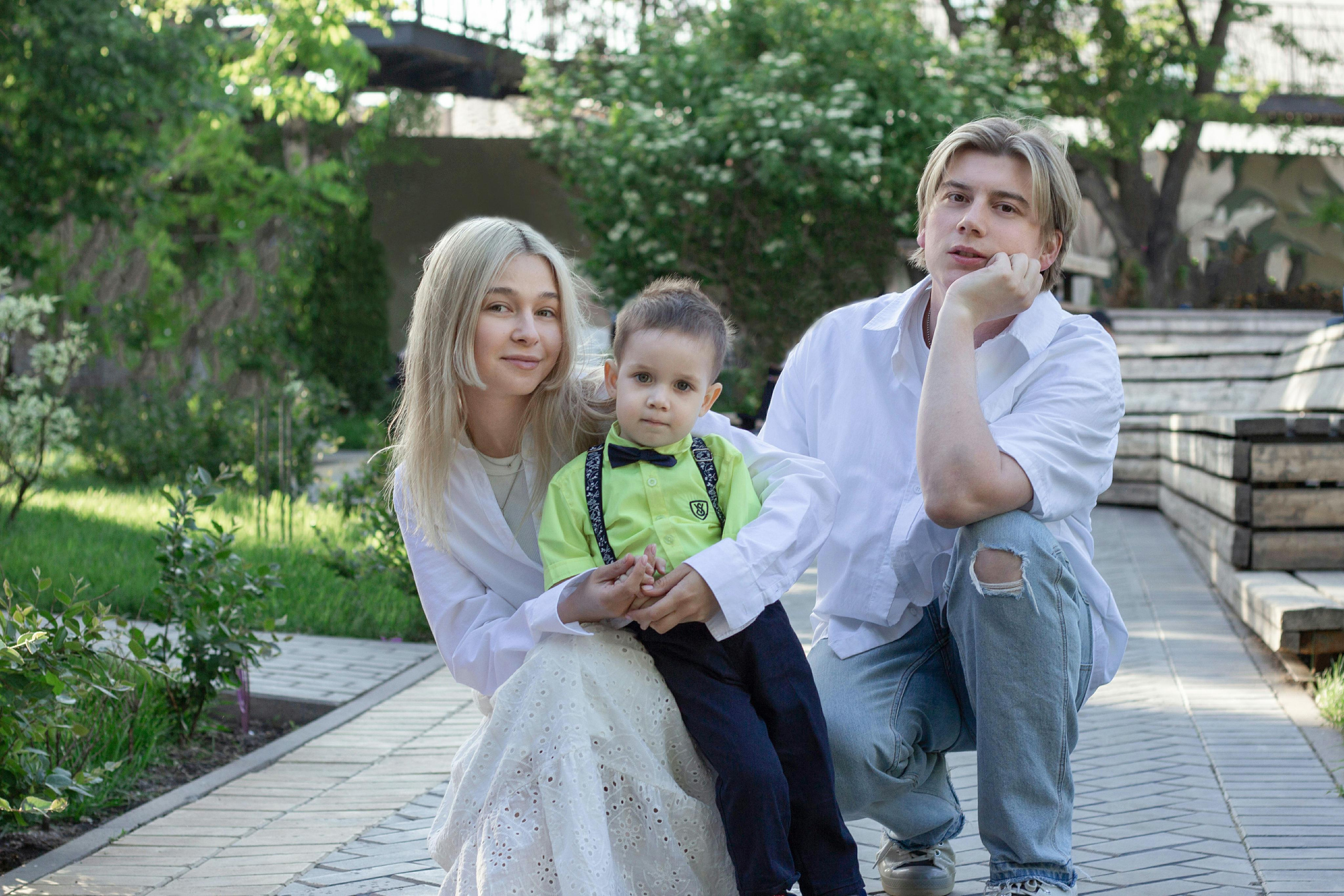 Семейная фотосессия в Арт-квадрате. Детский и семейный фотограф в Уфе Зинаида Вольштейн