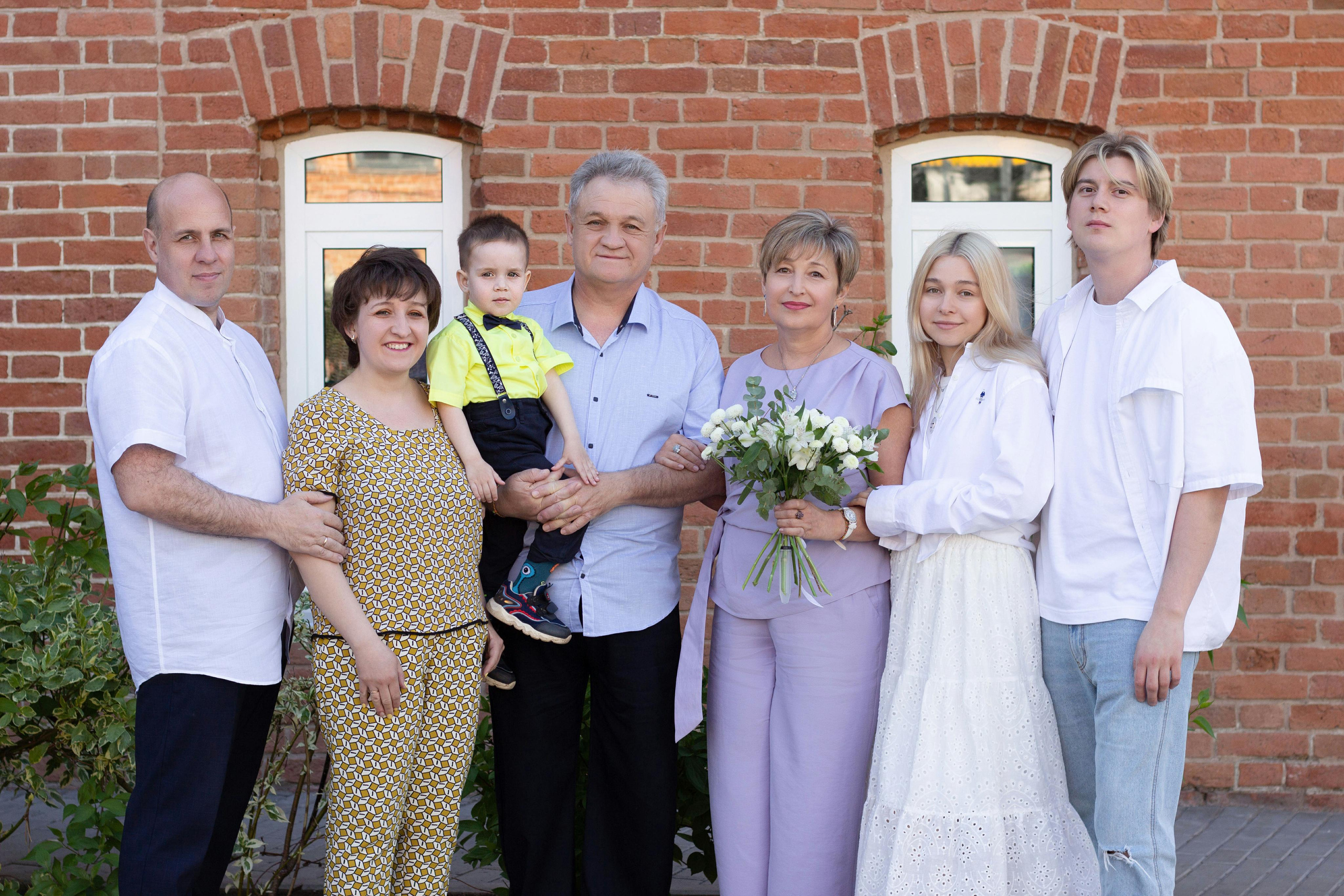 Семейная фотосессия в Арт-квадрате. Детский и семейный фотограф в Уфе Зинаида Вольштейн