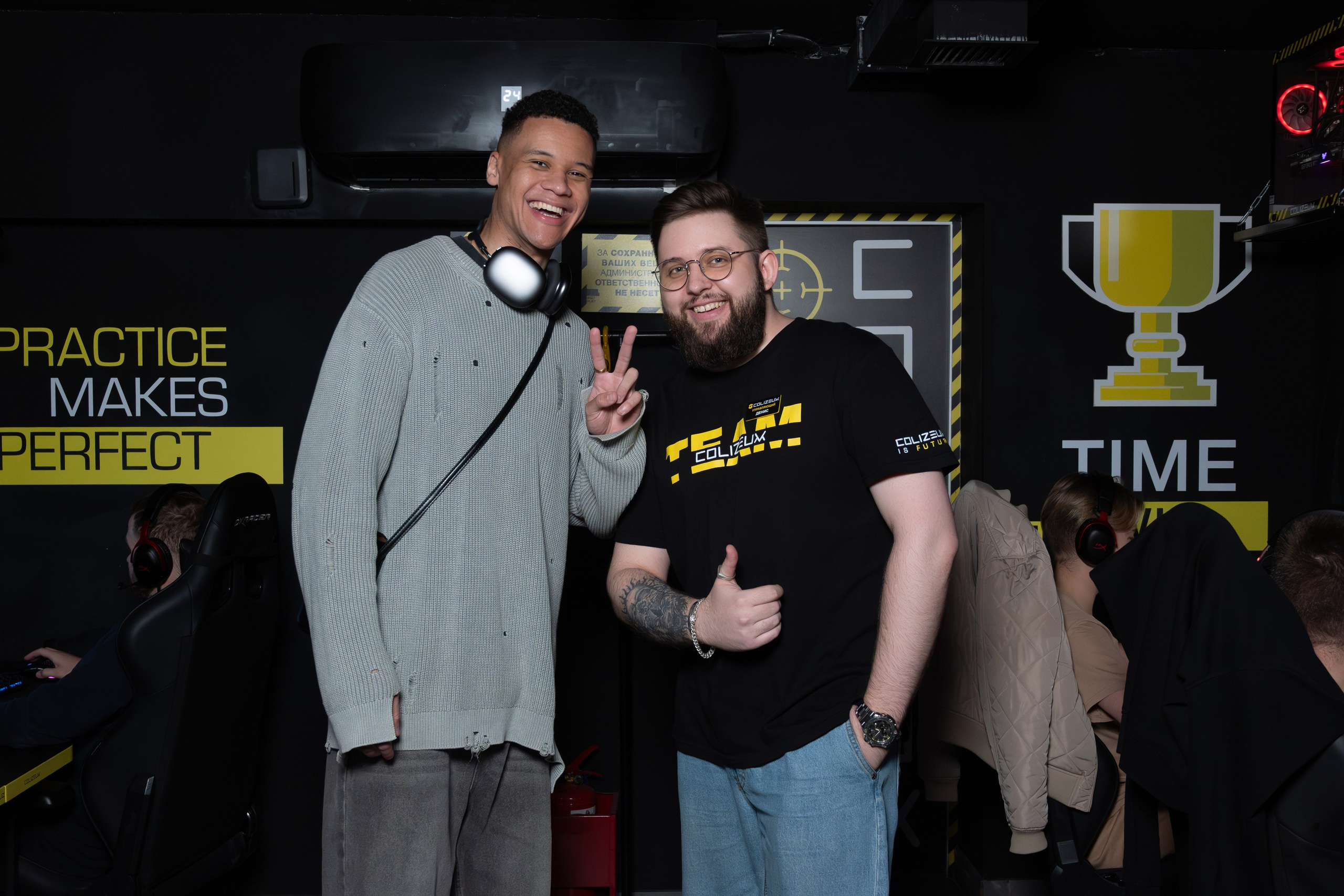 Репортаж в киберспортивном клубе Kolizeum. Фотограф мероприятий в Москве