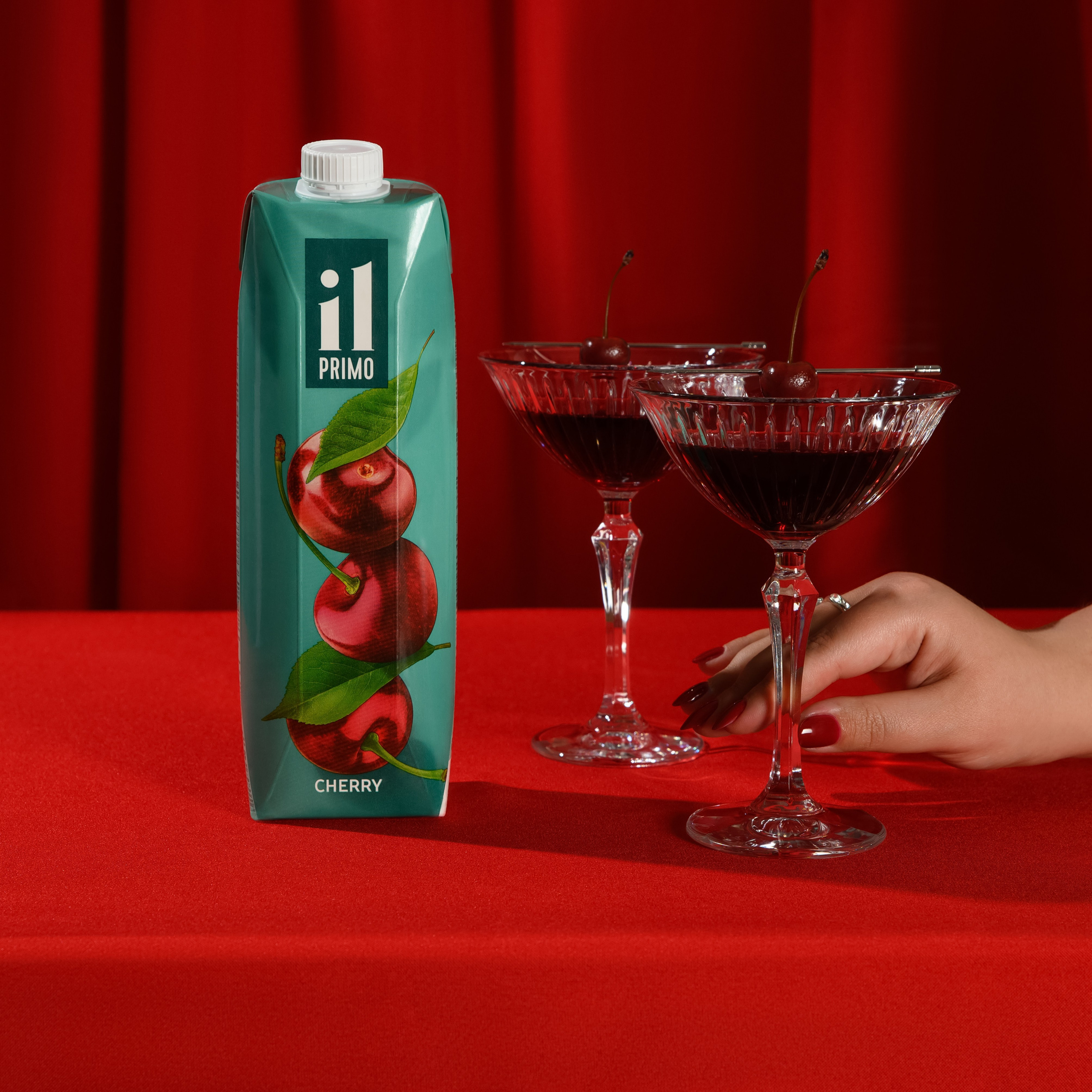 Каустика — предметная фотостудия для брендов