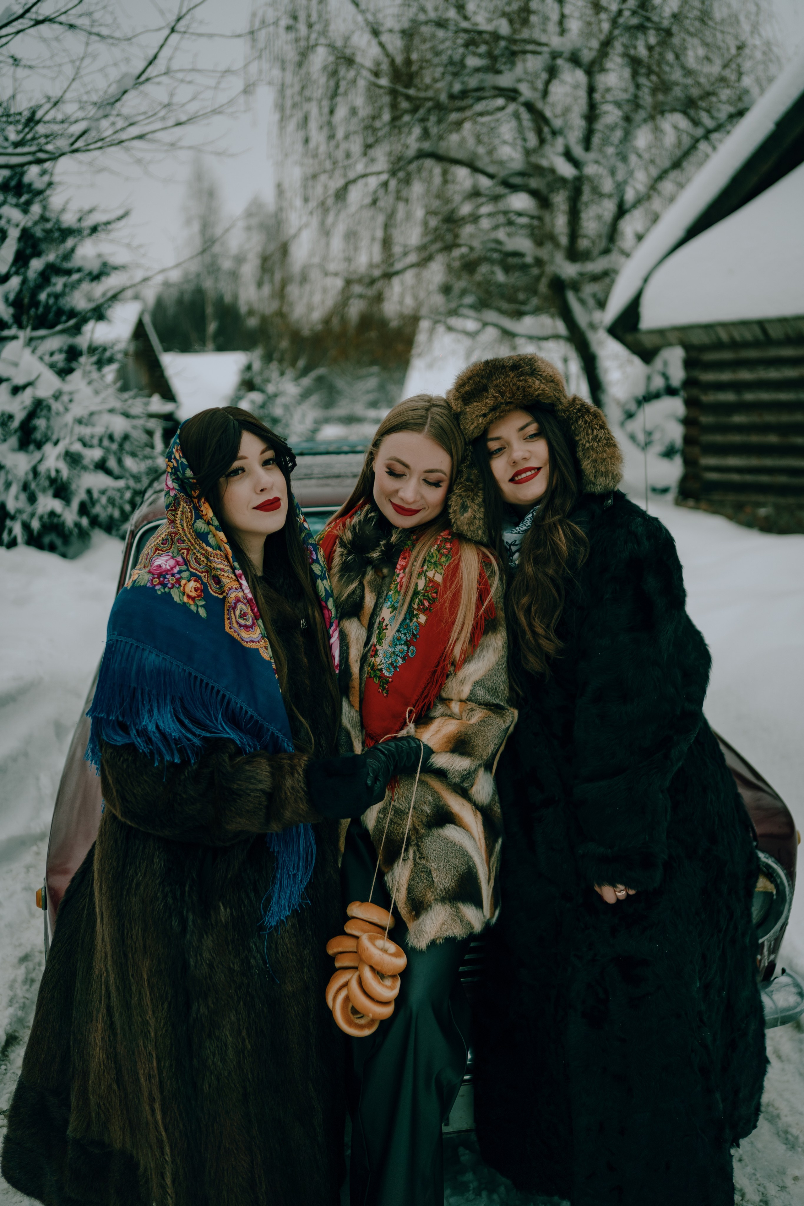 Звенит январская вьюга. Главная