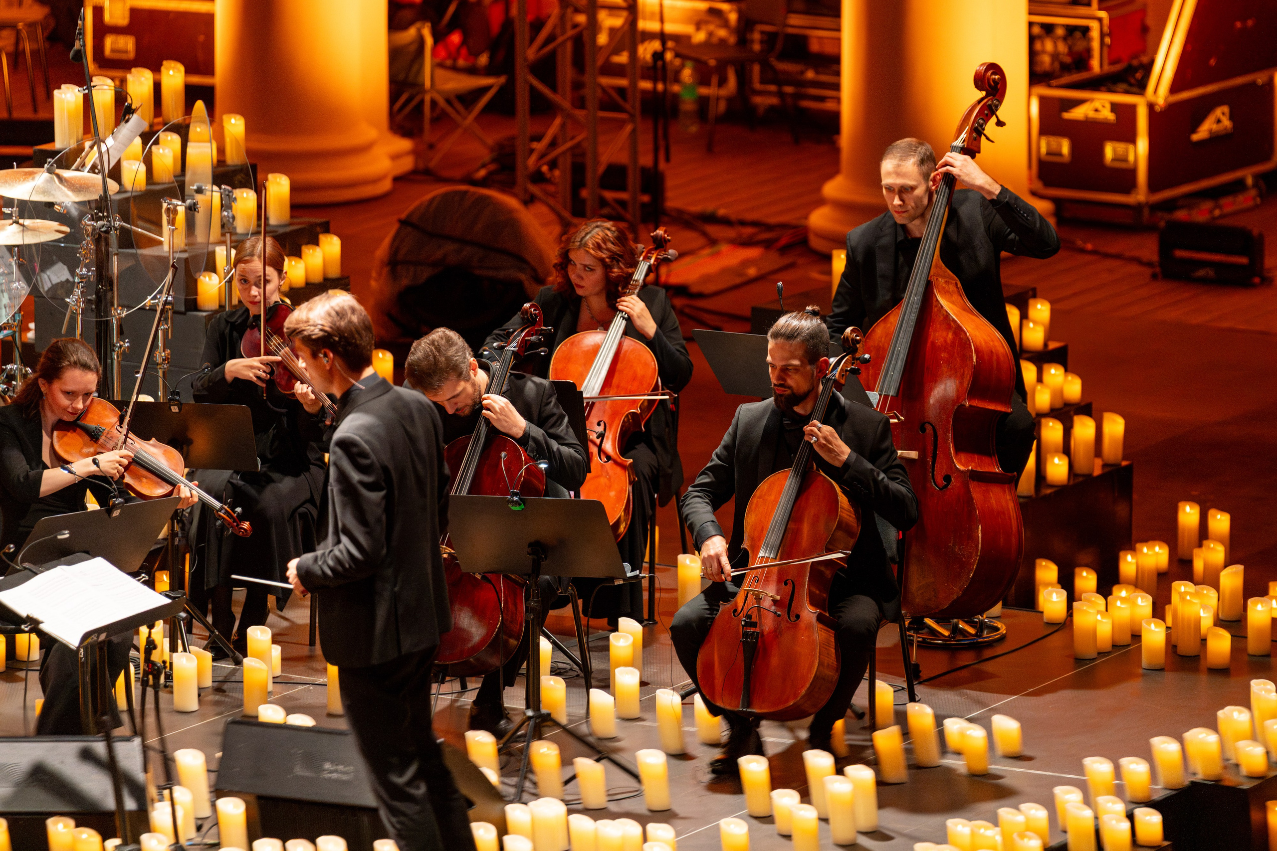 Симфонический оркестр Lumisfera при свечах. Фотограф Никита Комаров