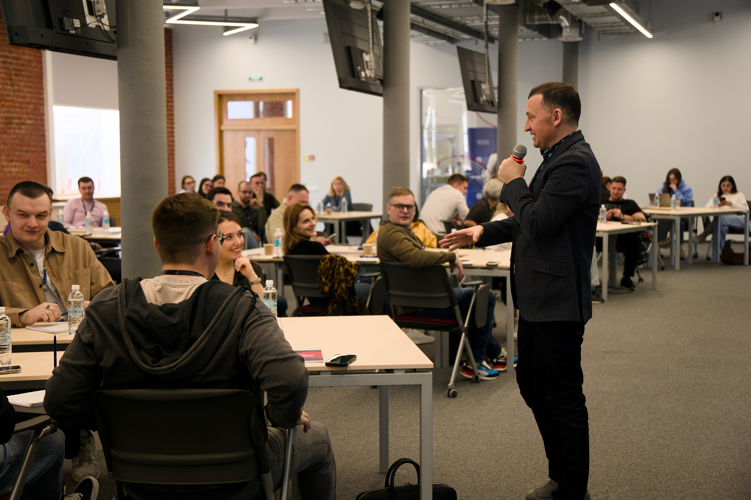 Лекция Высшей Школы Экономики. Фотограф и видеограф DOSERZH (Добрин Сергей) в городе Москва и МО