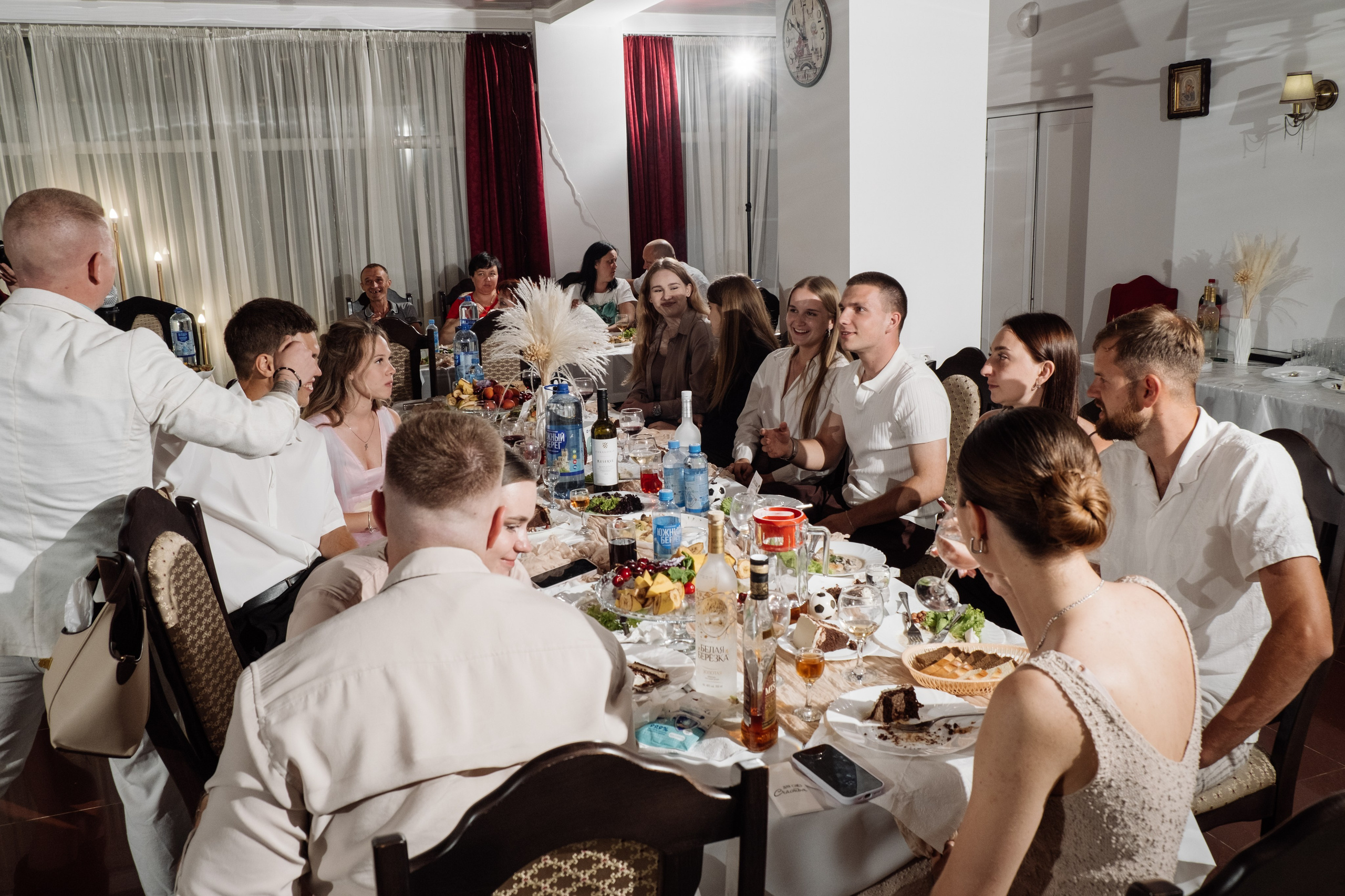 Свадебный ретопртаж. Профессиональная фотосъемка в Крыму. Натуральные эмоции и живые кадры. Забронируйте дату прямо сейчас!