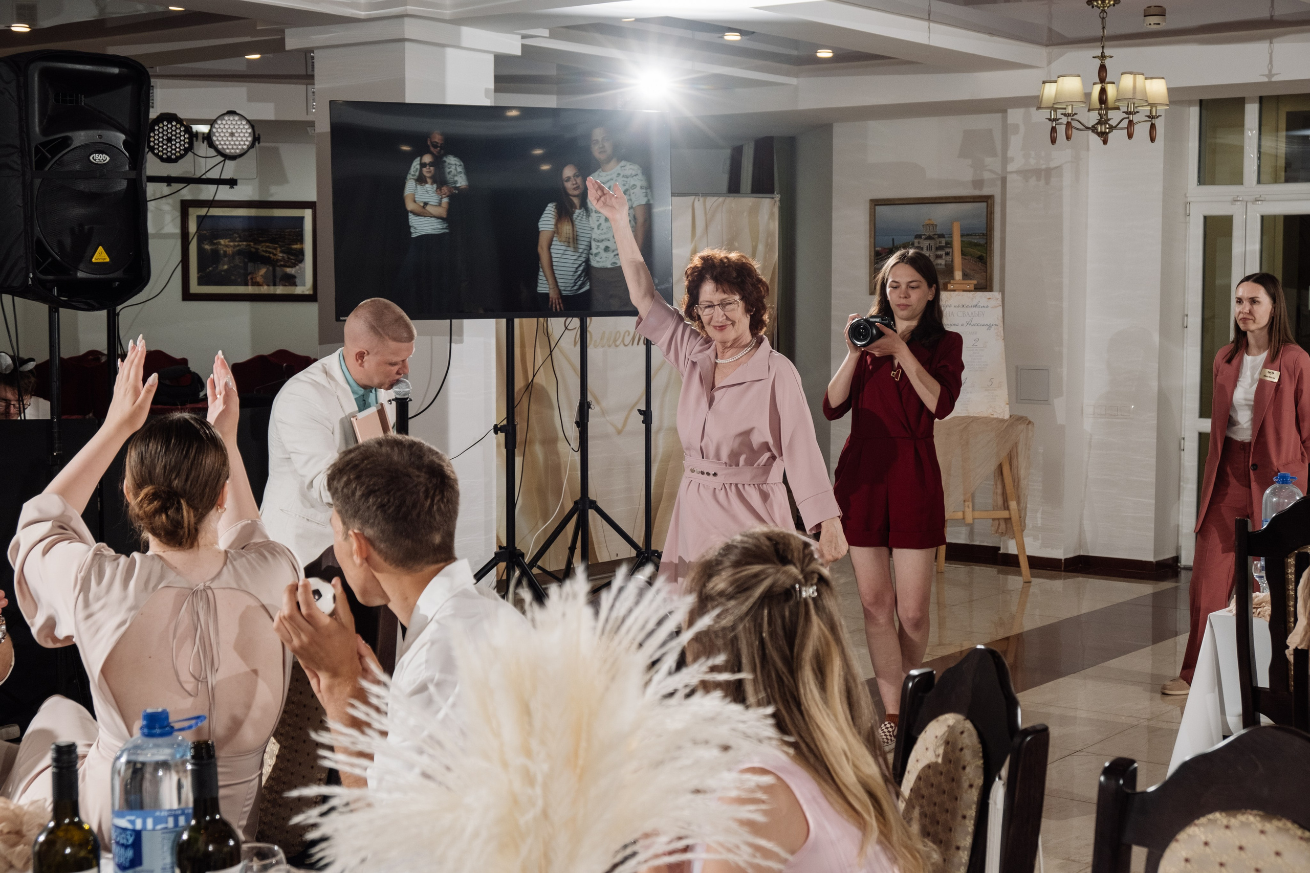 Свадебный ретопртаж. Профессиональная фотосъемка в Крыму. Натуральные эмоции и живые кадры. Забронируйте дату прямо сейчас!