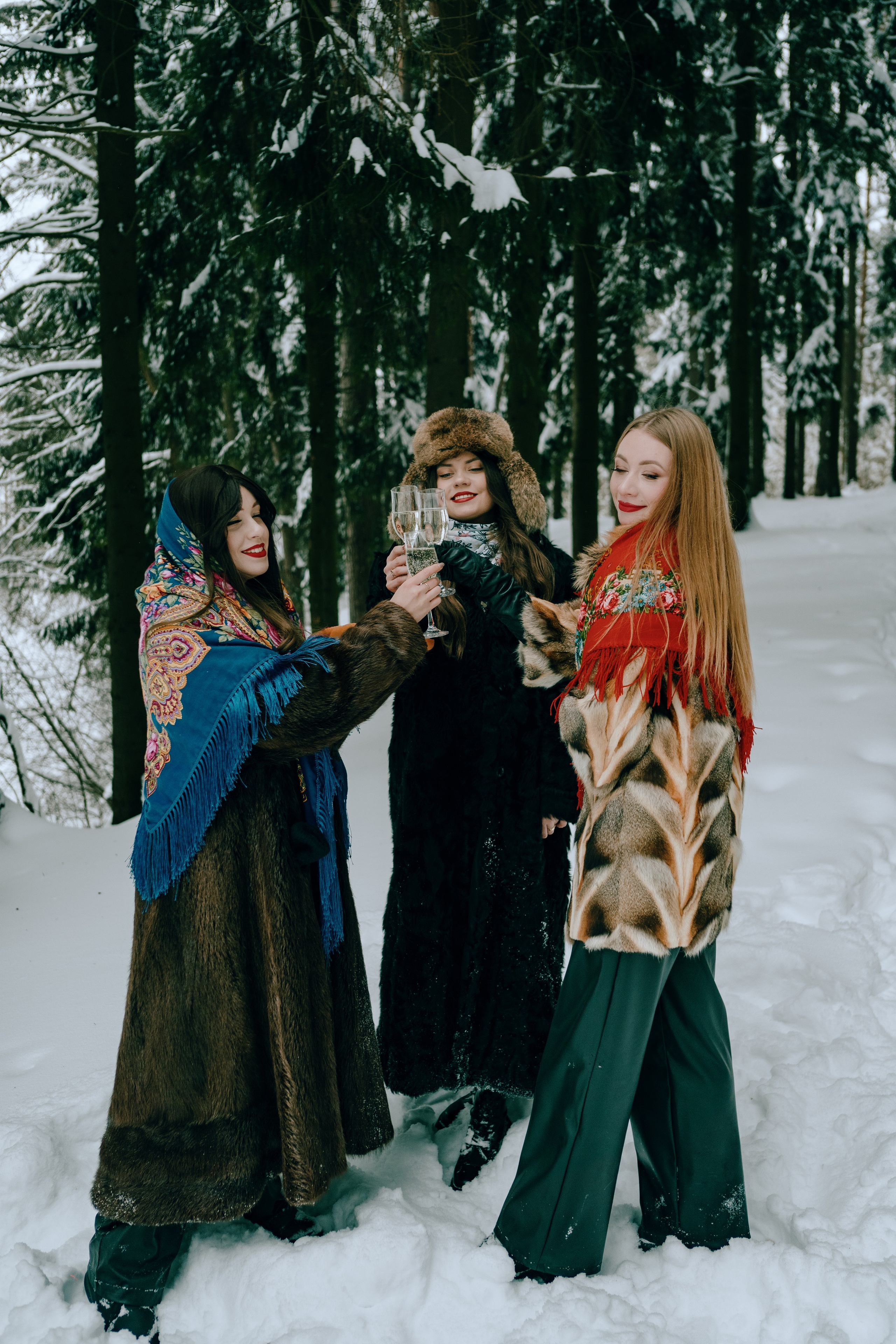 Звенит январская вьюга. Главная