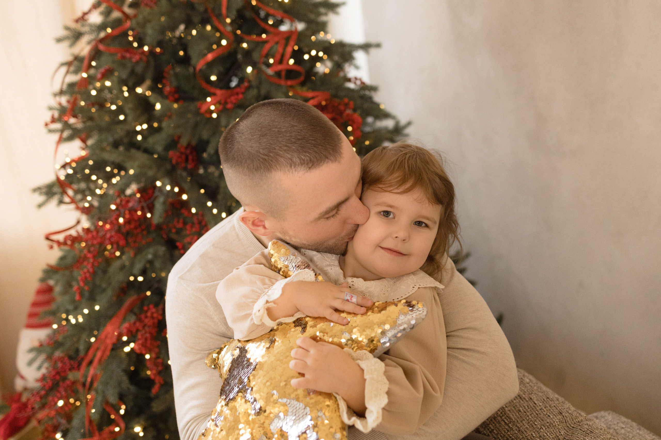 Новогодняя съемка в Мун (зал Семейный). Фотограф беременности и новорожденных в Красноярске Вета Ланская
