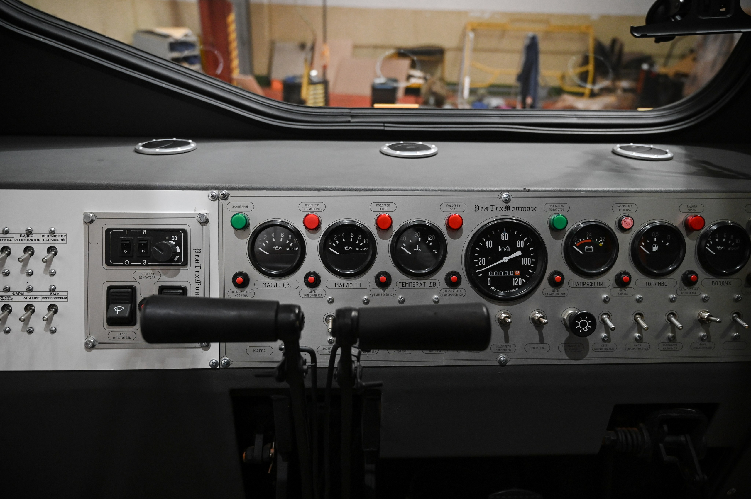 Плавающий гусеничный снегоболотоход ЗЗГТ-6039/6040. Фотограф Юсов Александр