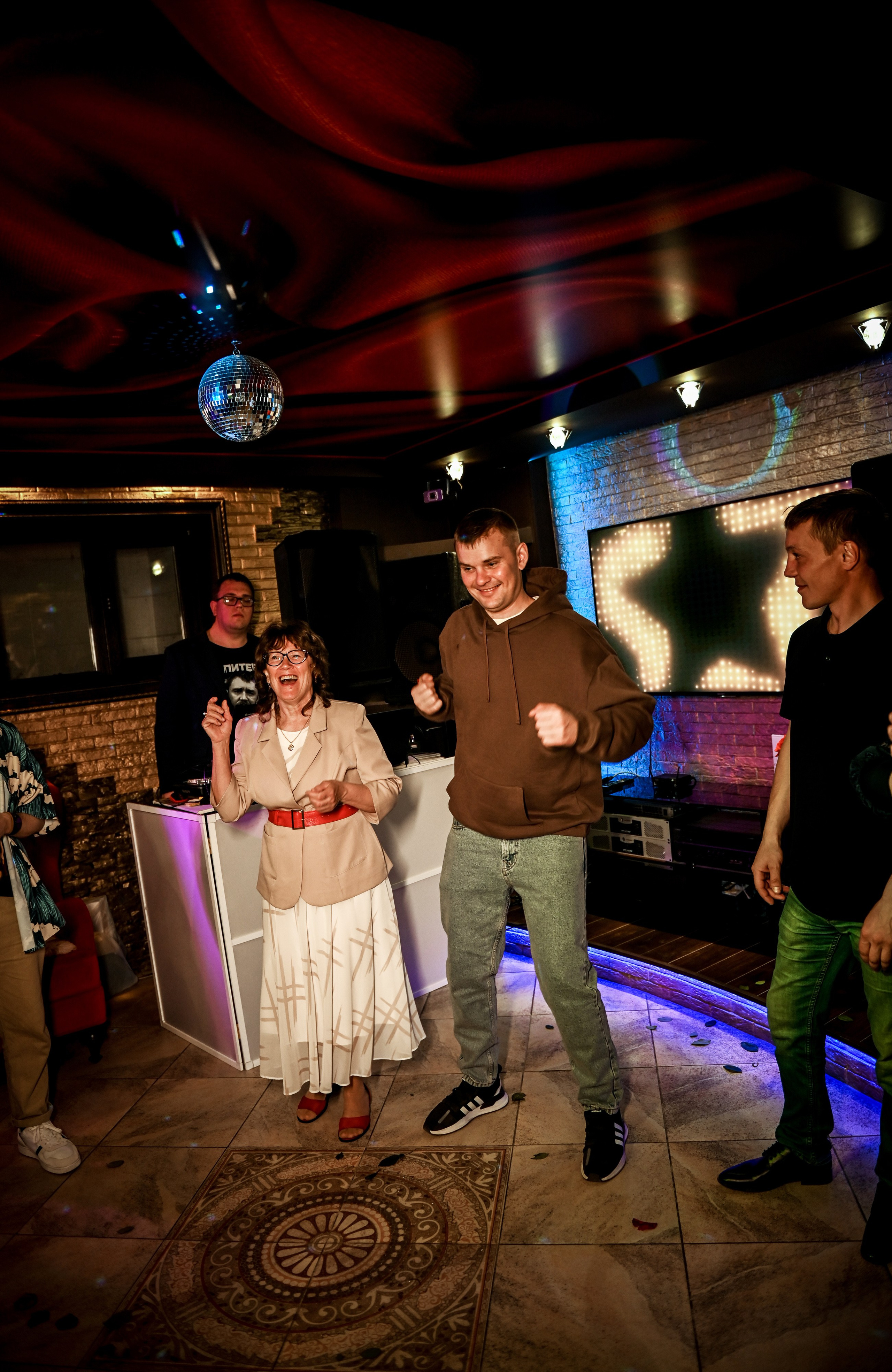 День рождения. Свадебный, семейный, детский, контент фотограф в Омске Максим Ильин