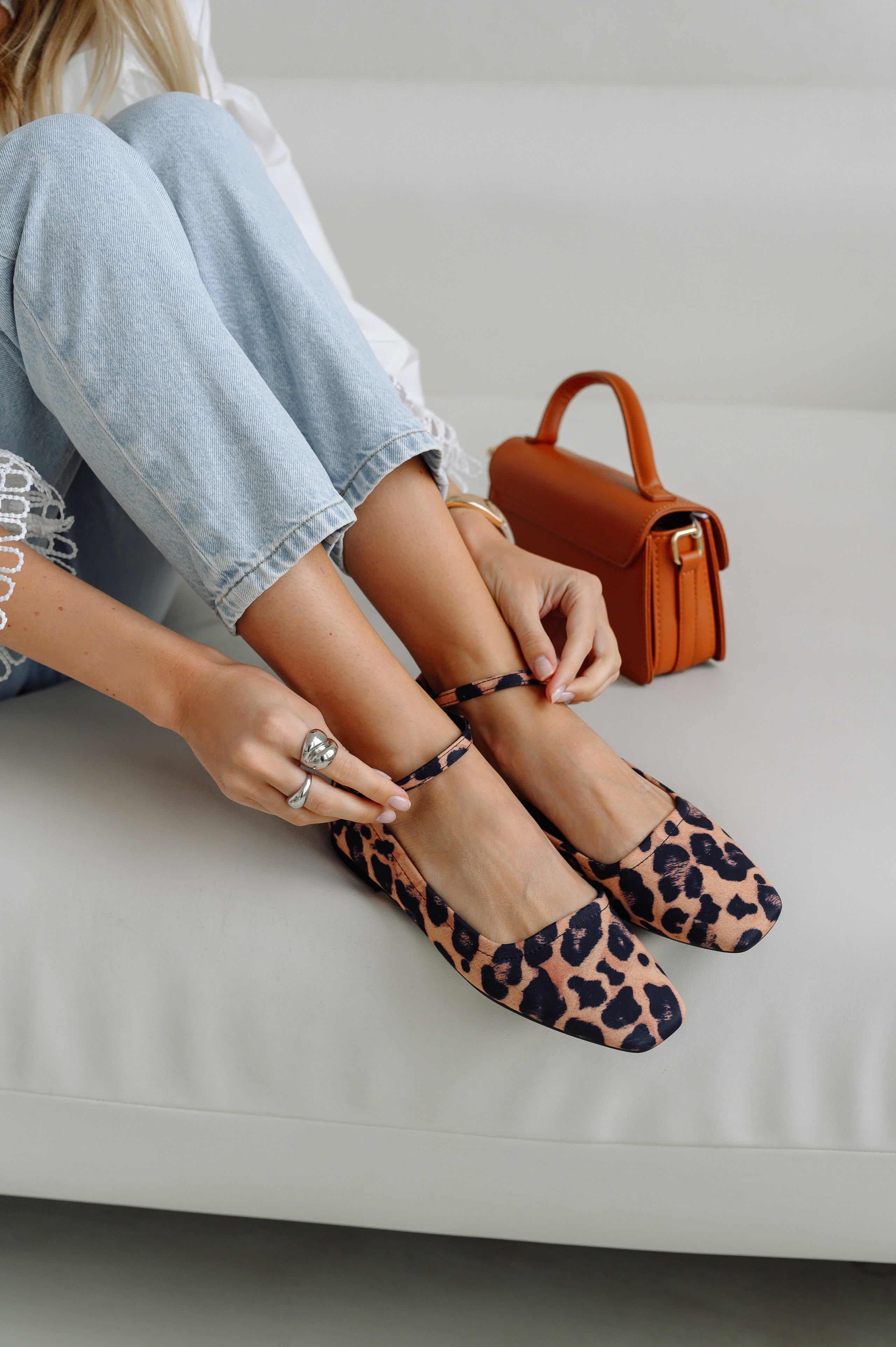 Съемка обуви для маркетплейсов (Wildberries, Ozon, Яндекс.Маркет). Фотограф товаров для соцсетей - инстаграм, вконтакте. Контент-фотограф в Москве Хныкина Лена