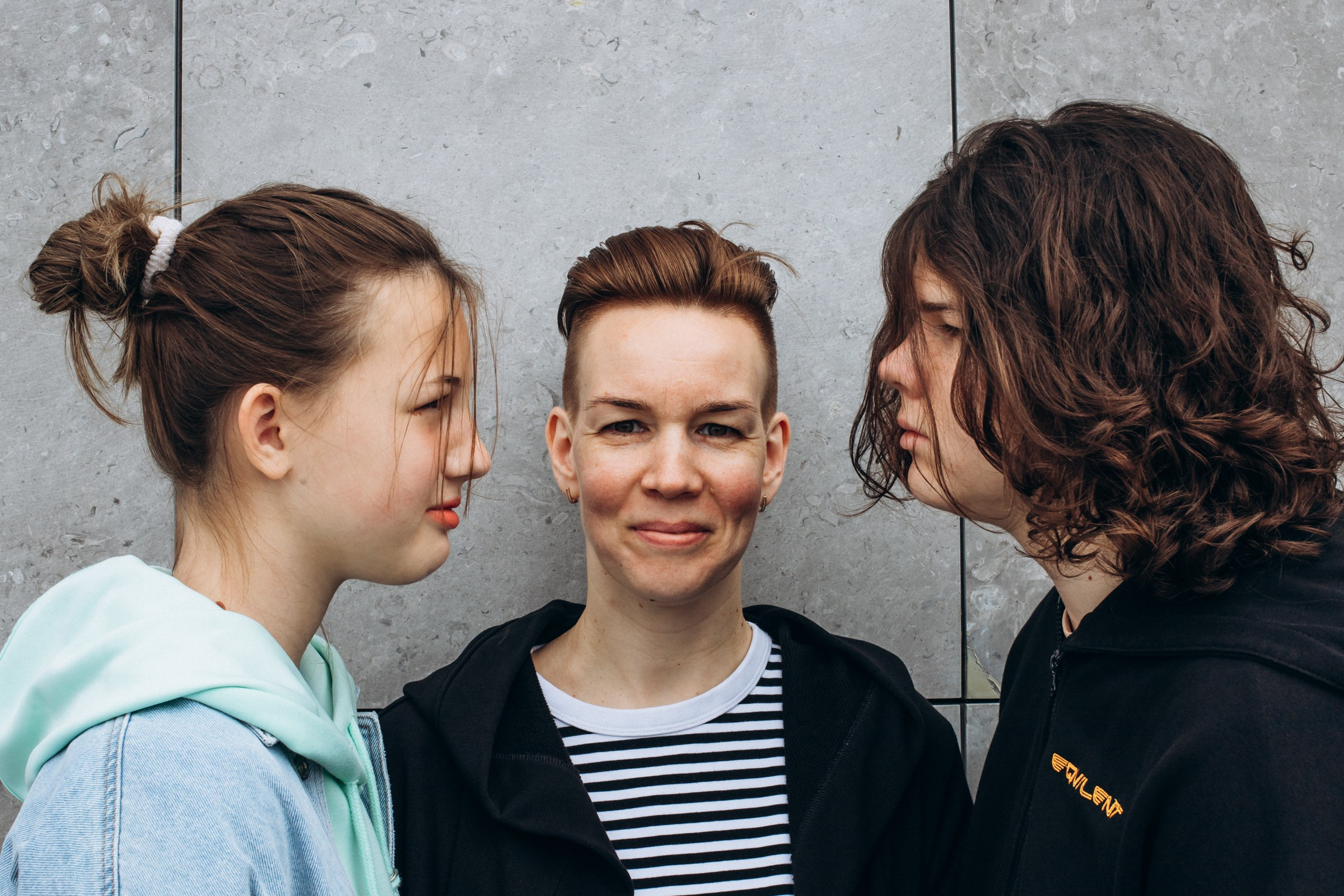 Катерина с детьми в июле. Фотопрогулка в Петербурге. Индивидуальный и семейный фотограф в Санкт-Петербурге