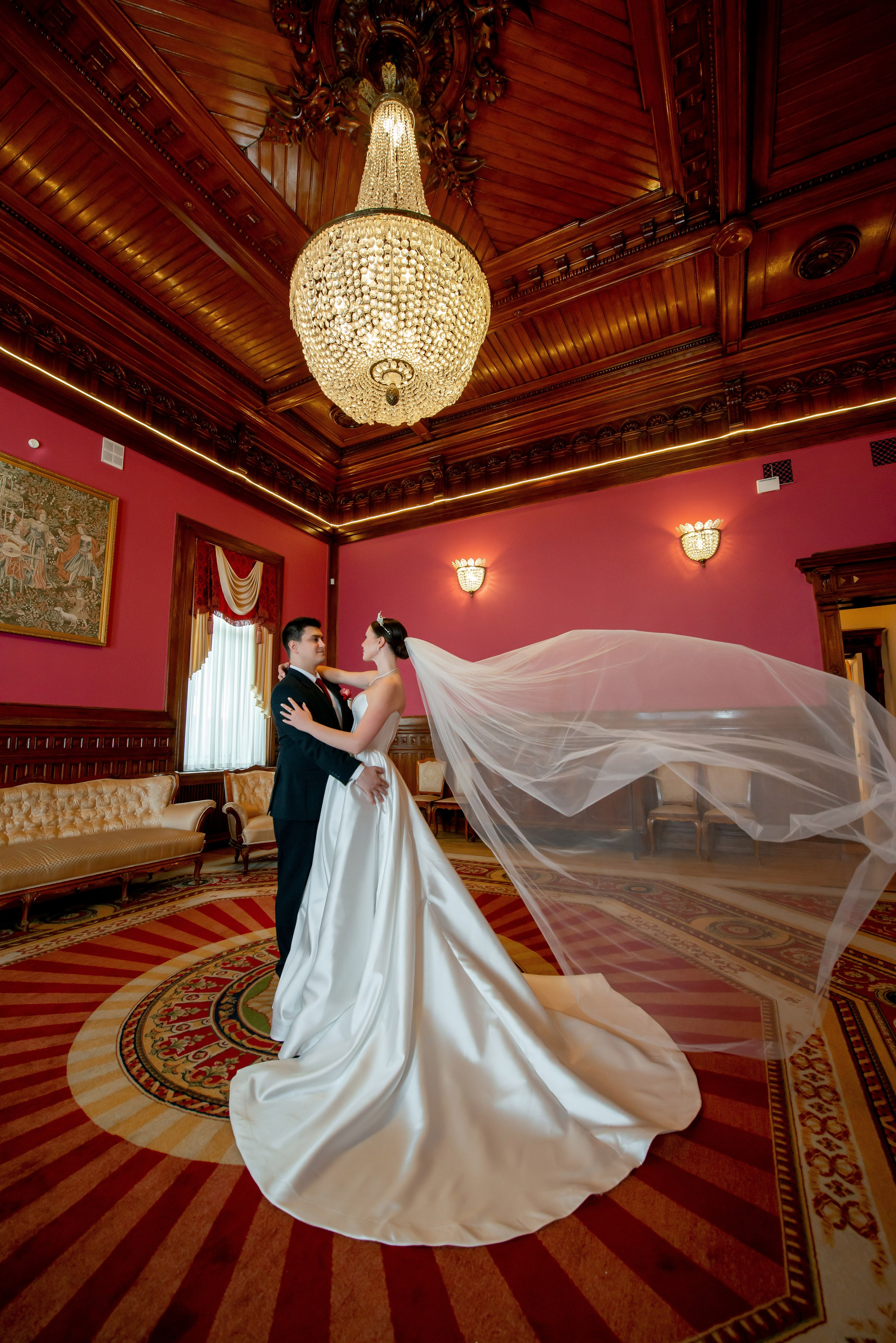 Регистрация изящной пары во Втором Дворце Бракосочетания на Фурштатской улице